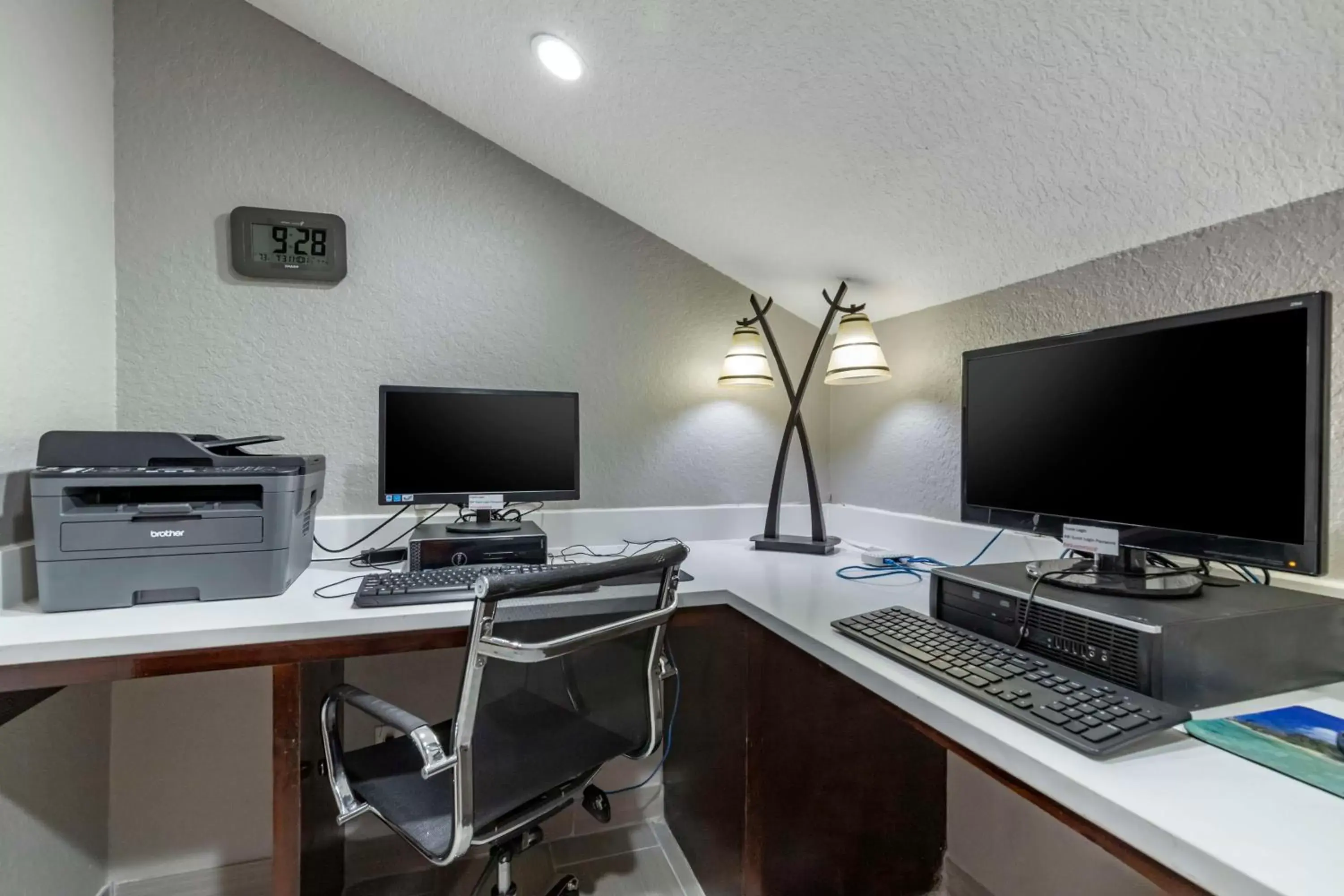 Business facilities, TV/Entertainment Center in Best Western PLUS Victoria Inn & Suites