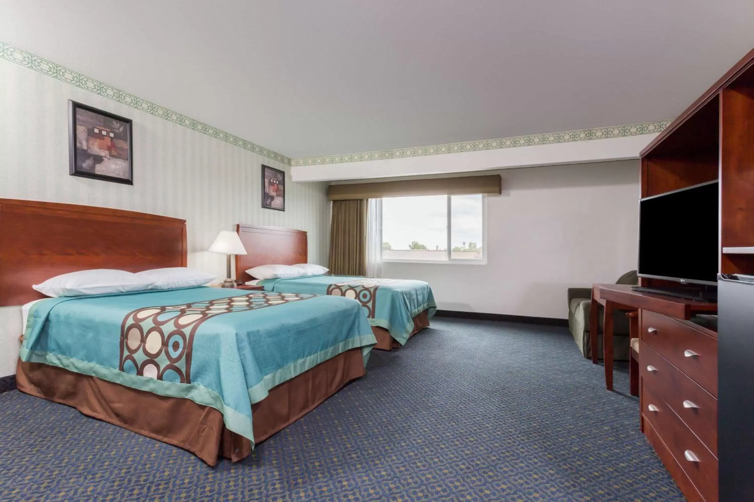 Photo of the whole room, Bed in Super 8 by Wyndham Sacramento