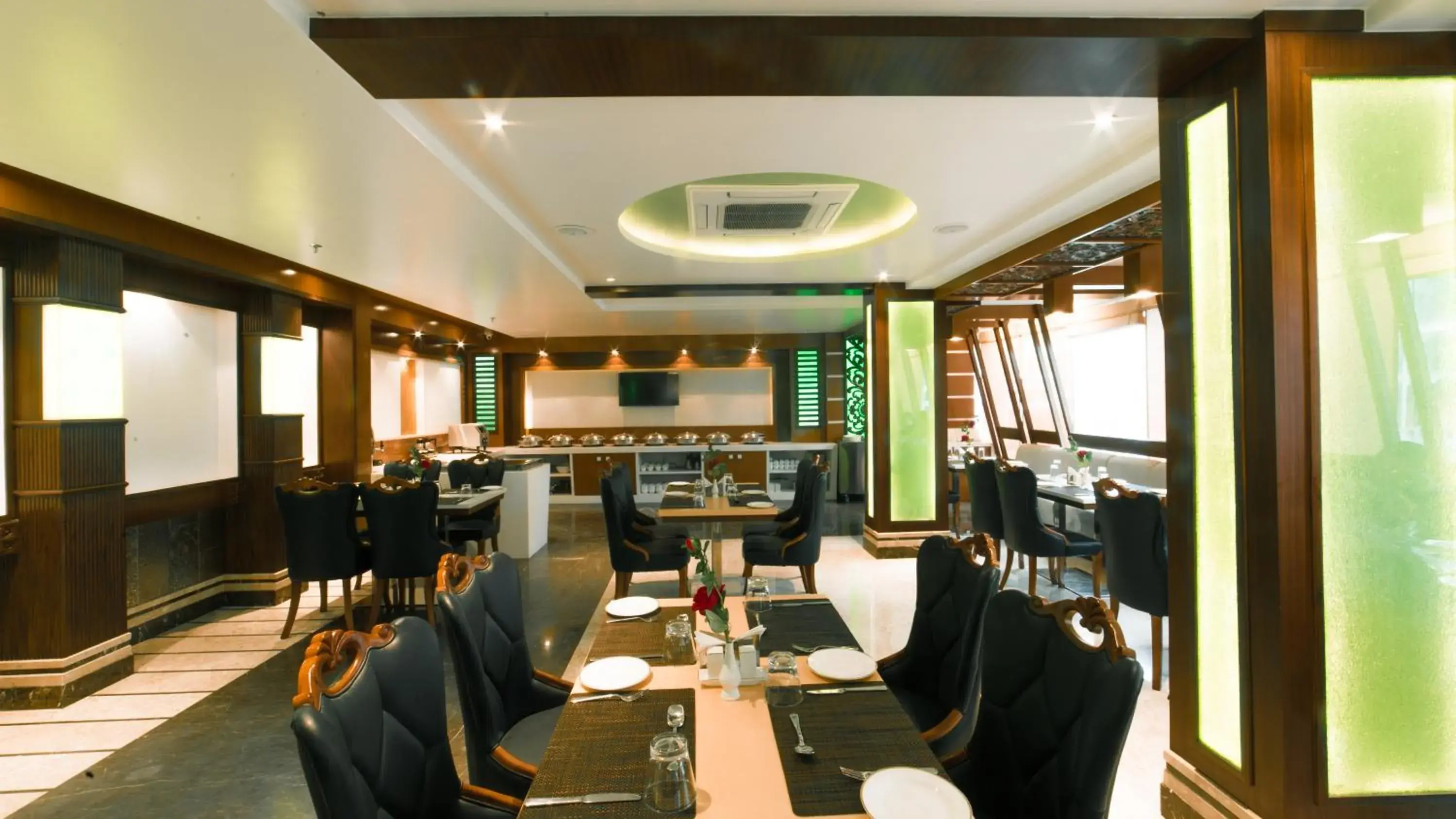 Restaurant/Places to Eat in Costa Riviera Hotel