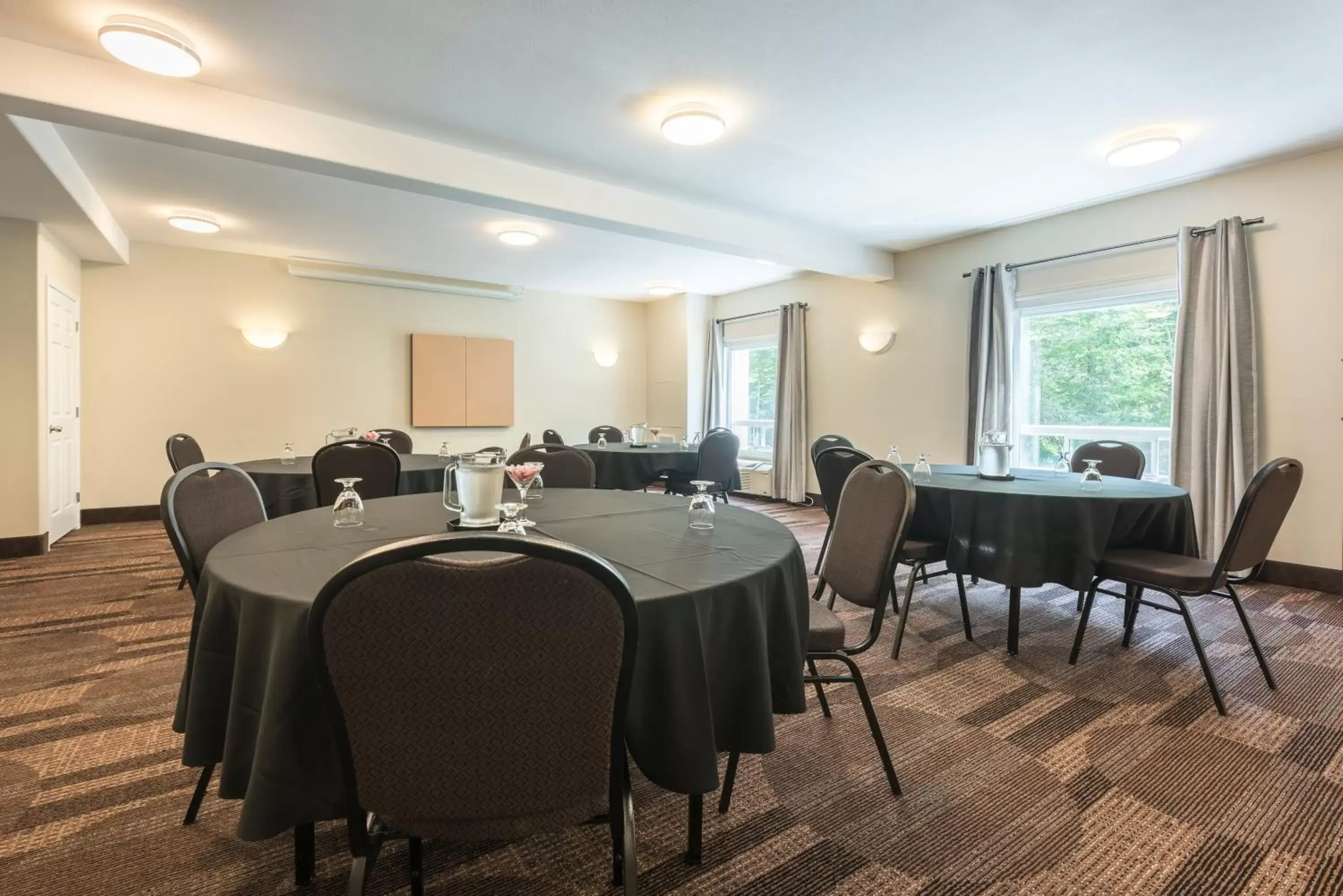 Meeting/conference room in Quality Inn Airport Dieppe