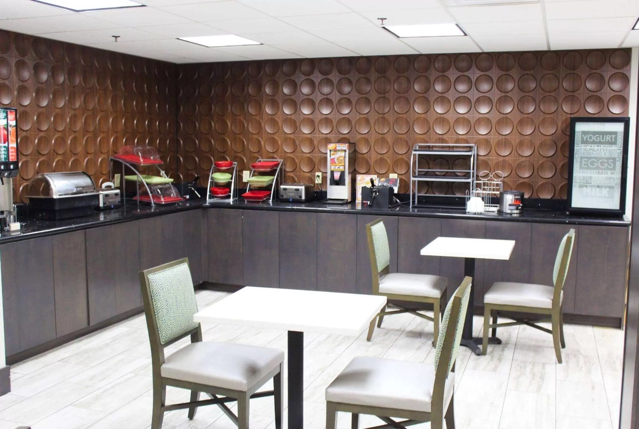 Restaurant/places to eat in Wingate by Wyndham Port Wentworth Savannah Area