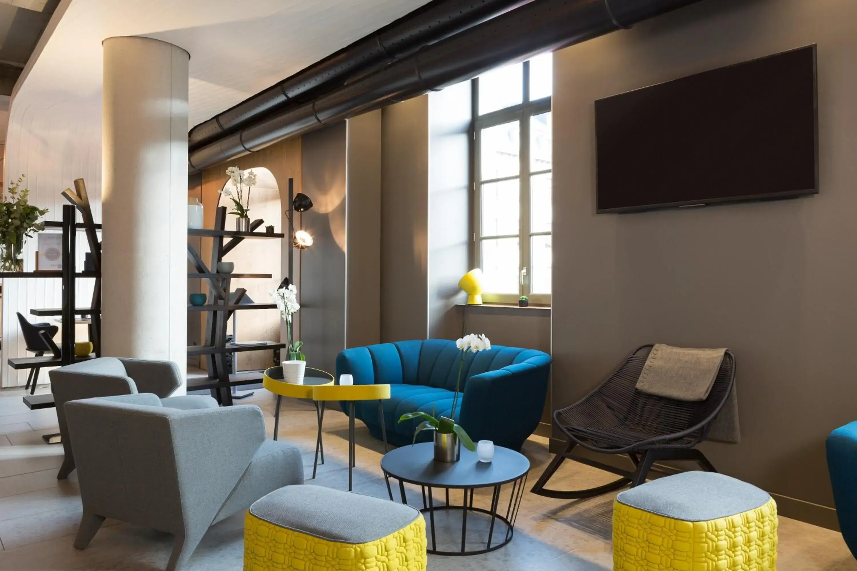 Lounge or bar, Seating Area in Novotel Saint Brieuc Centre Gare