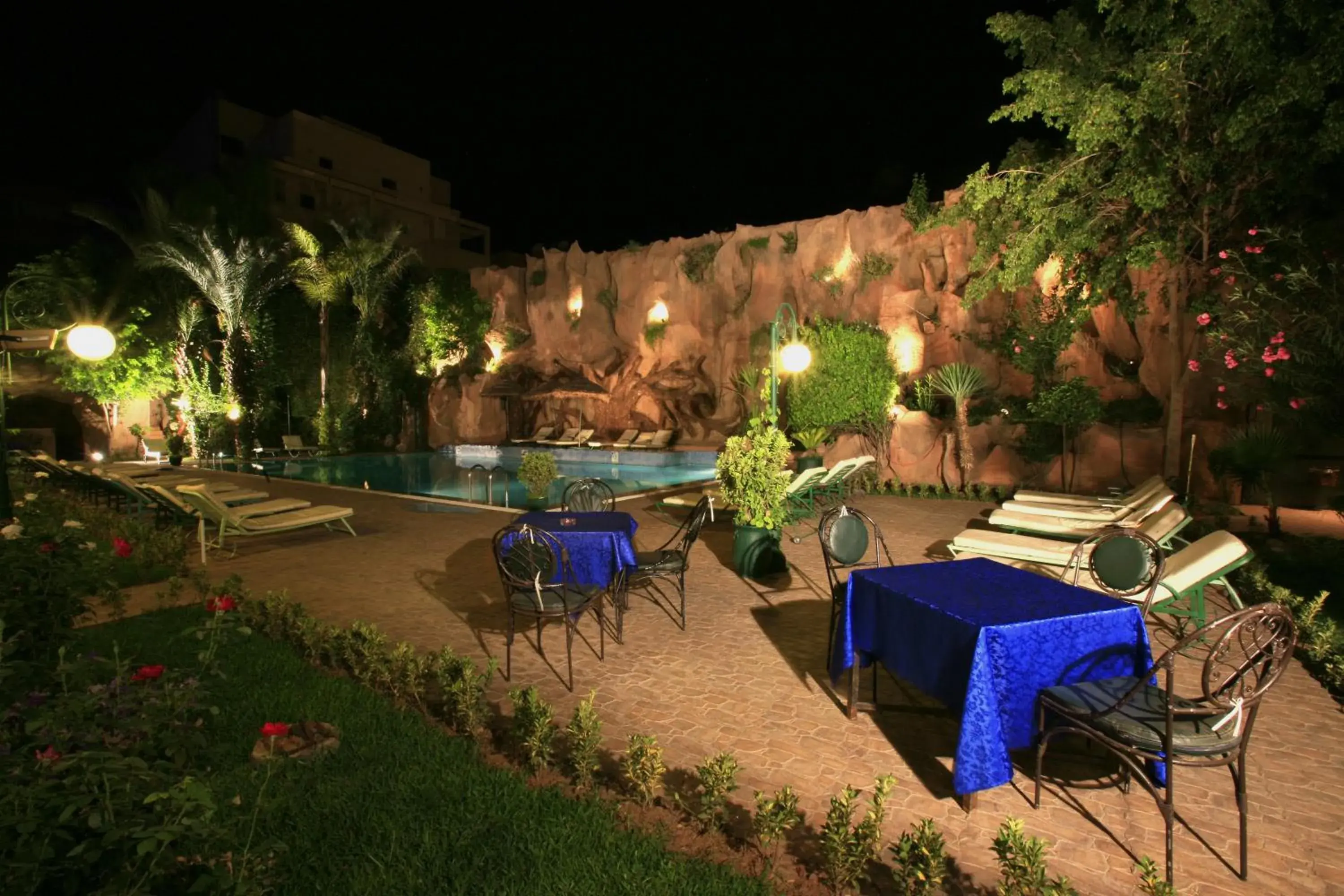 Garden, Restaurant/Places to Eat in Hotel Imperial Holiday