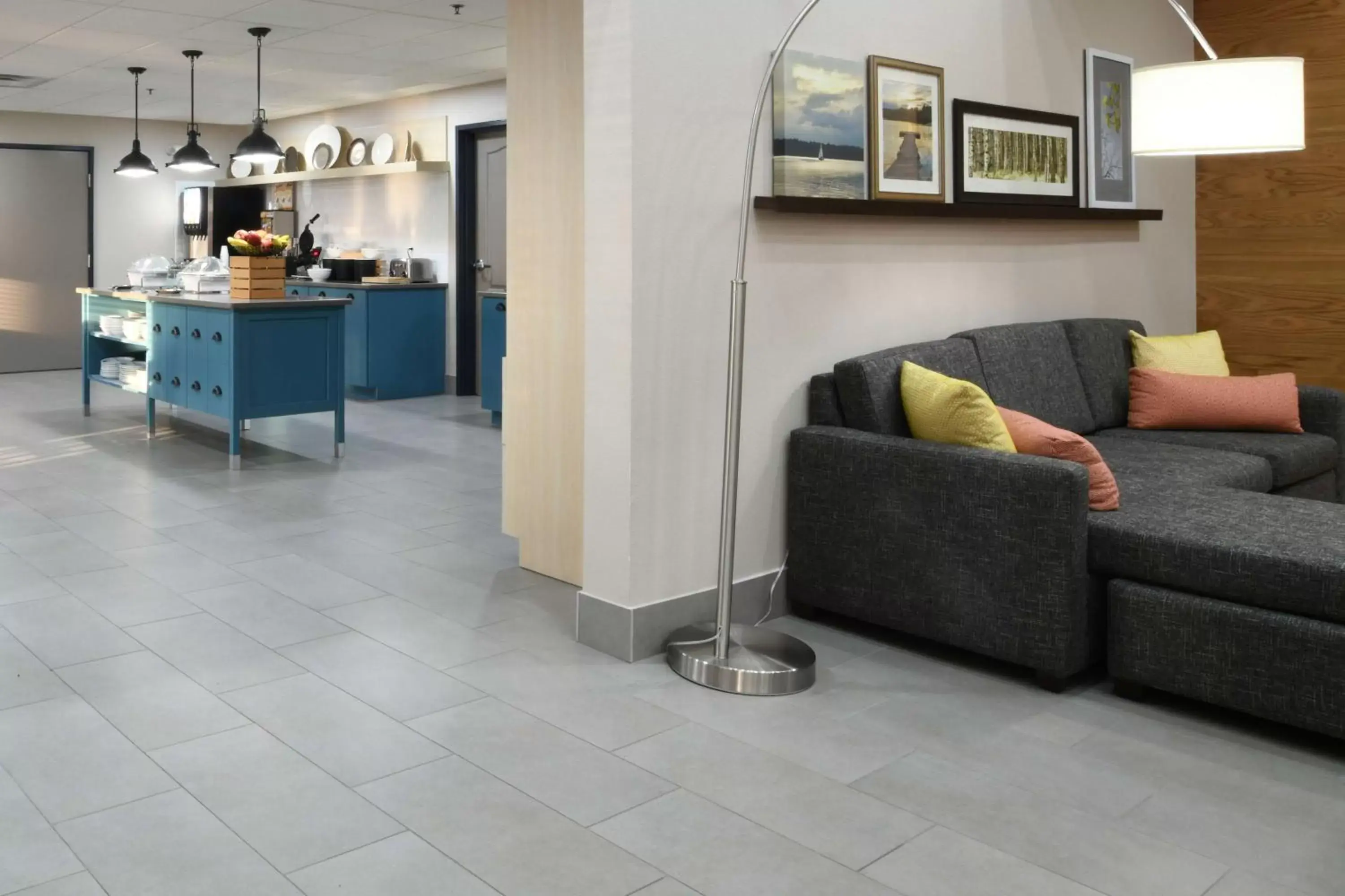 Lobby or reception, Seating Area in Country Inn & Suites by Radisson, Oklahoma City Airport, OK