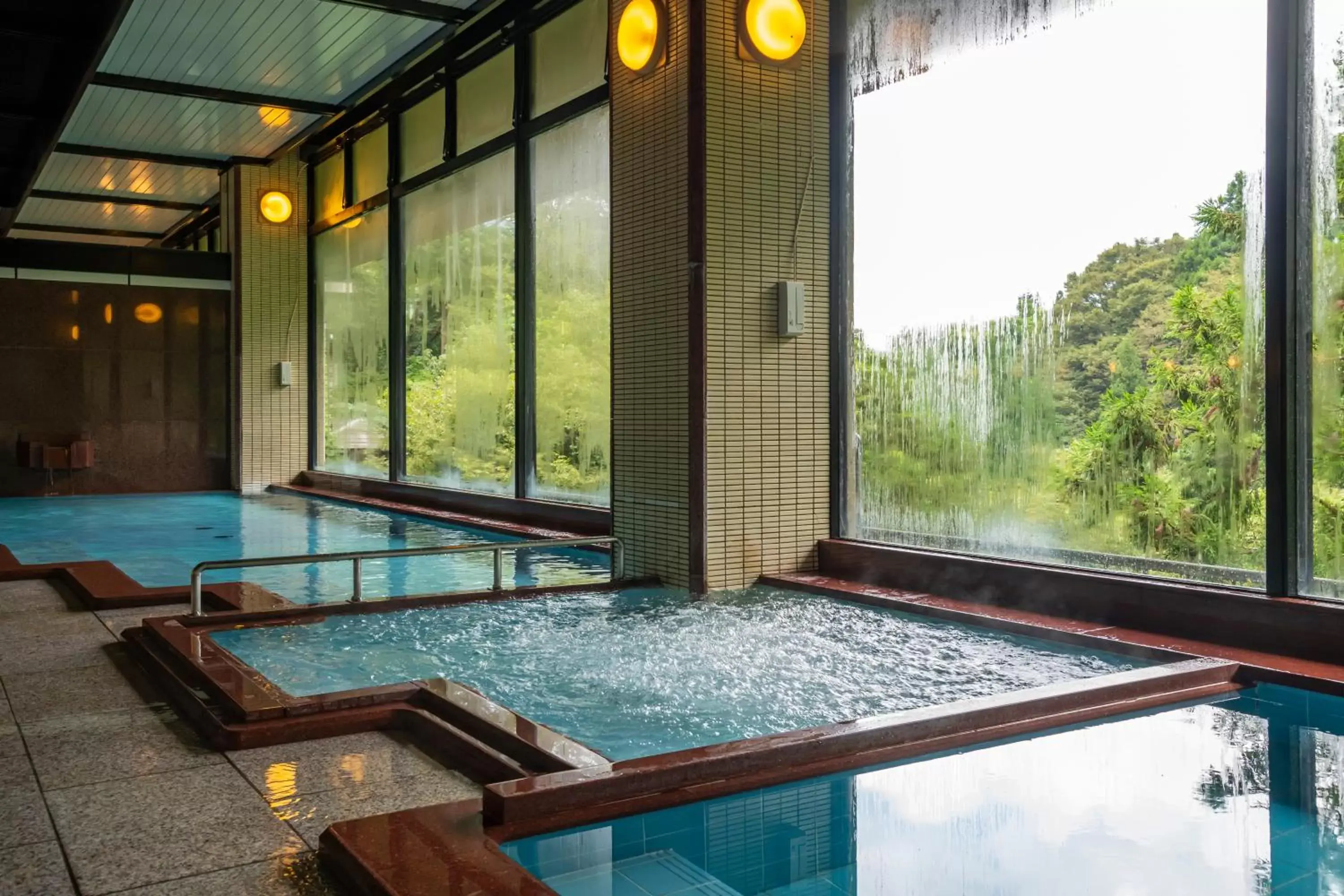 Hot Spring Bath, Swimming Pool in Yamanaka Onsen Hanatsubaki                                                 