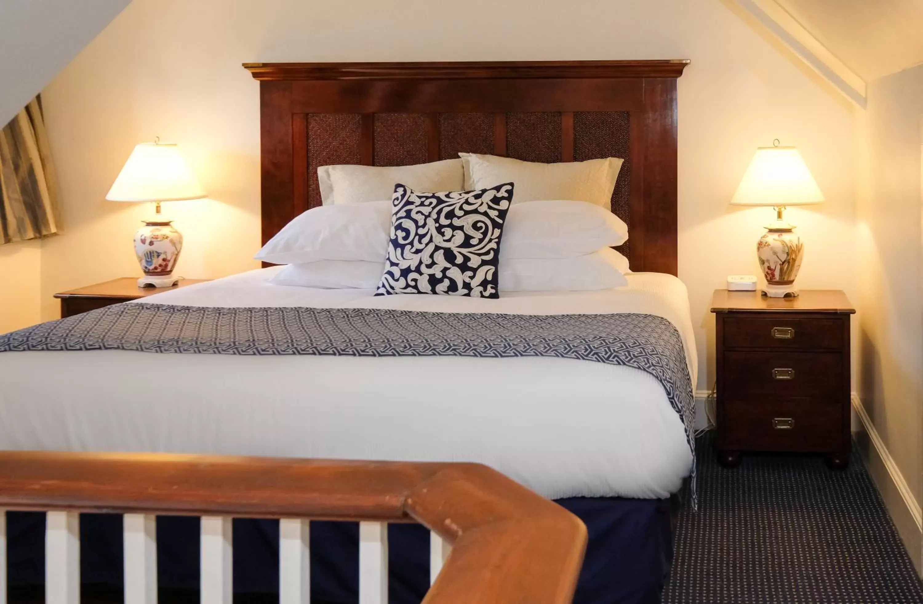 Bed in Harborside Inn