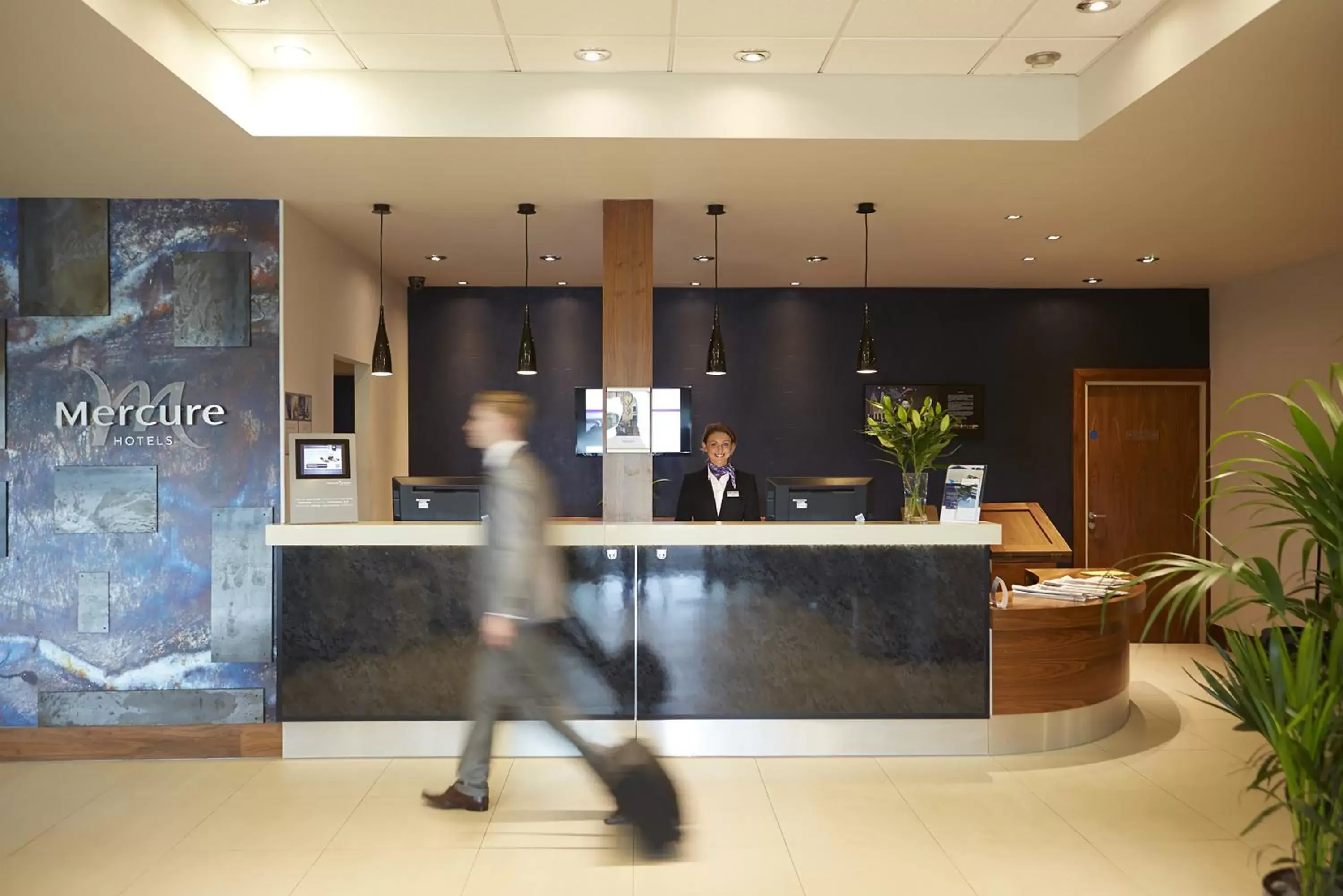 Lobby or reception in Mercure Sheffield Parkway