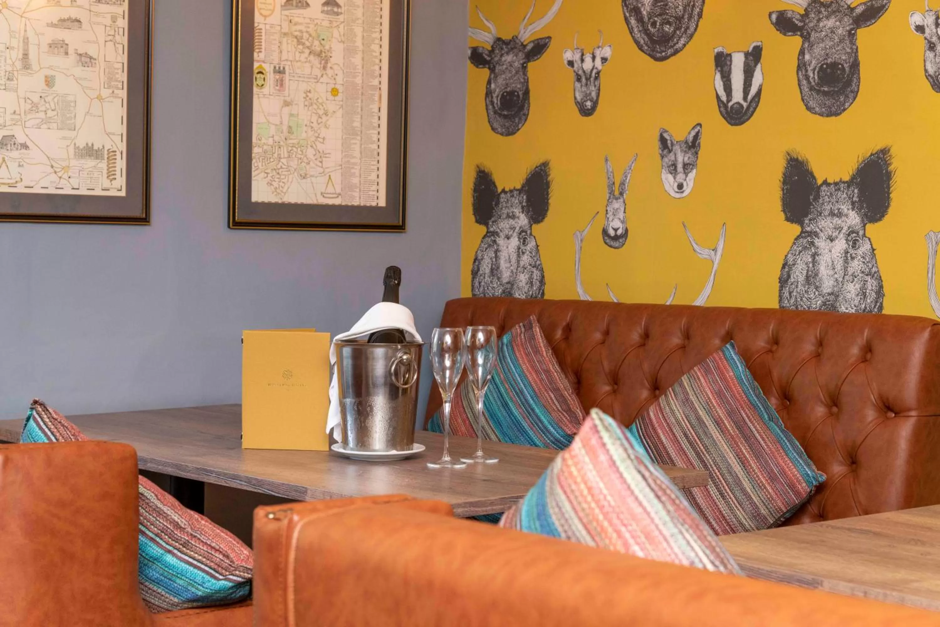 Restaurant/places to eat in Wisteria Hotel