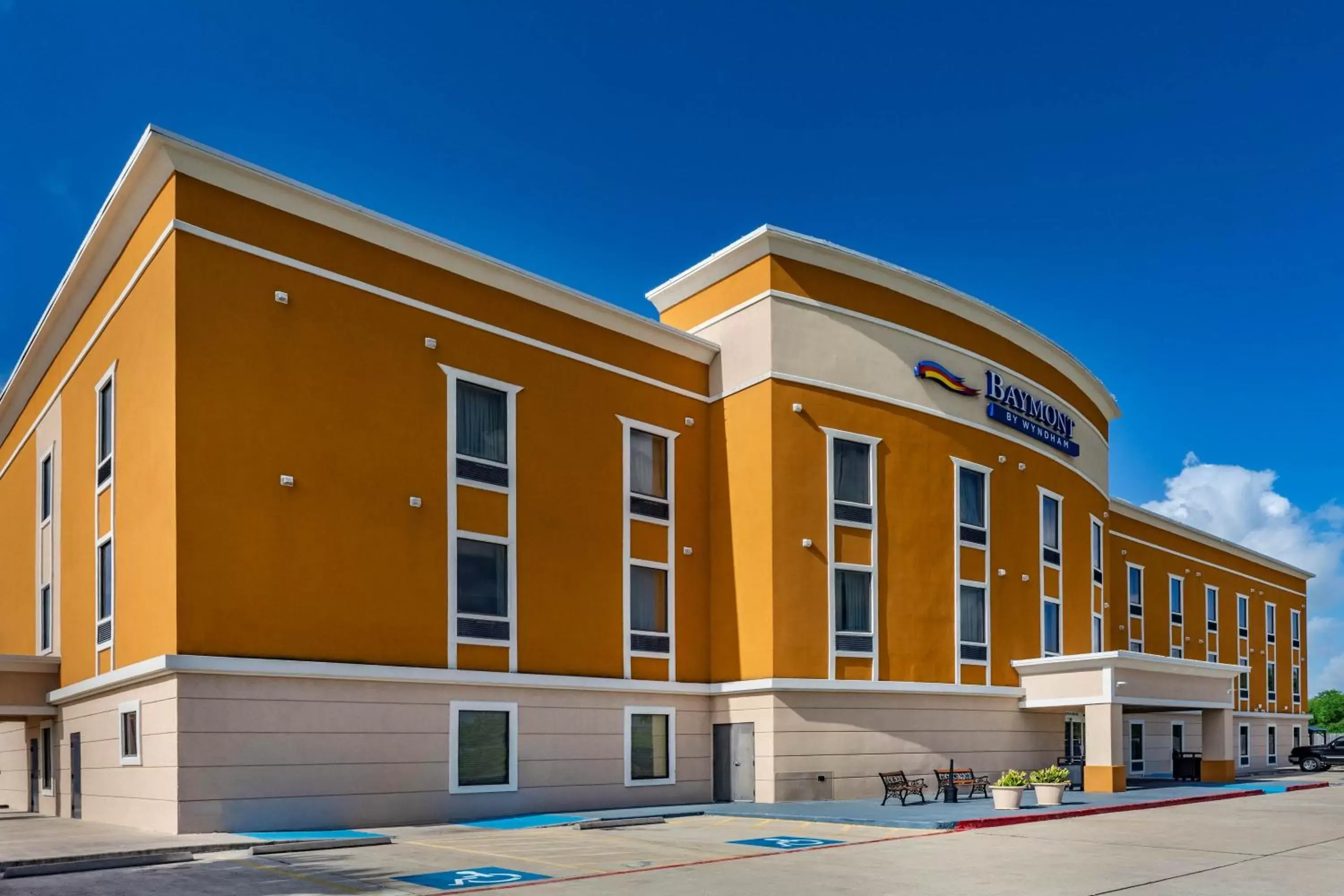 Property building in Baymont by Wyndham Victoria Property building in Baymont by Wyndham Victoria