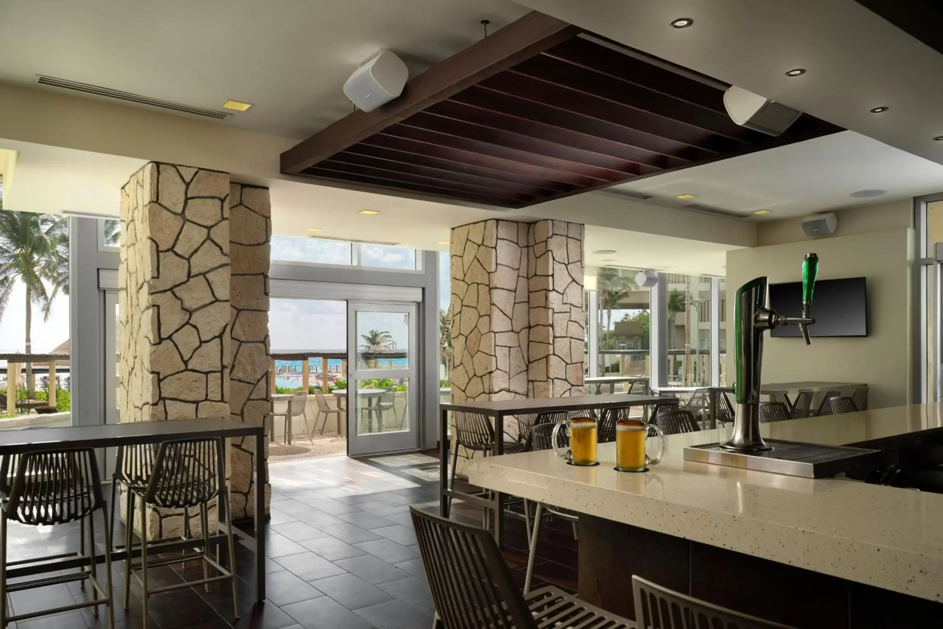 Restaurant/places to eat, Kitchen/Kitchenette in The Westin Lagunamar Ocean Resort Villas & Spa Cancun