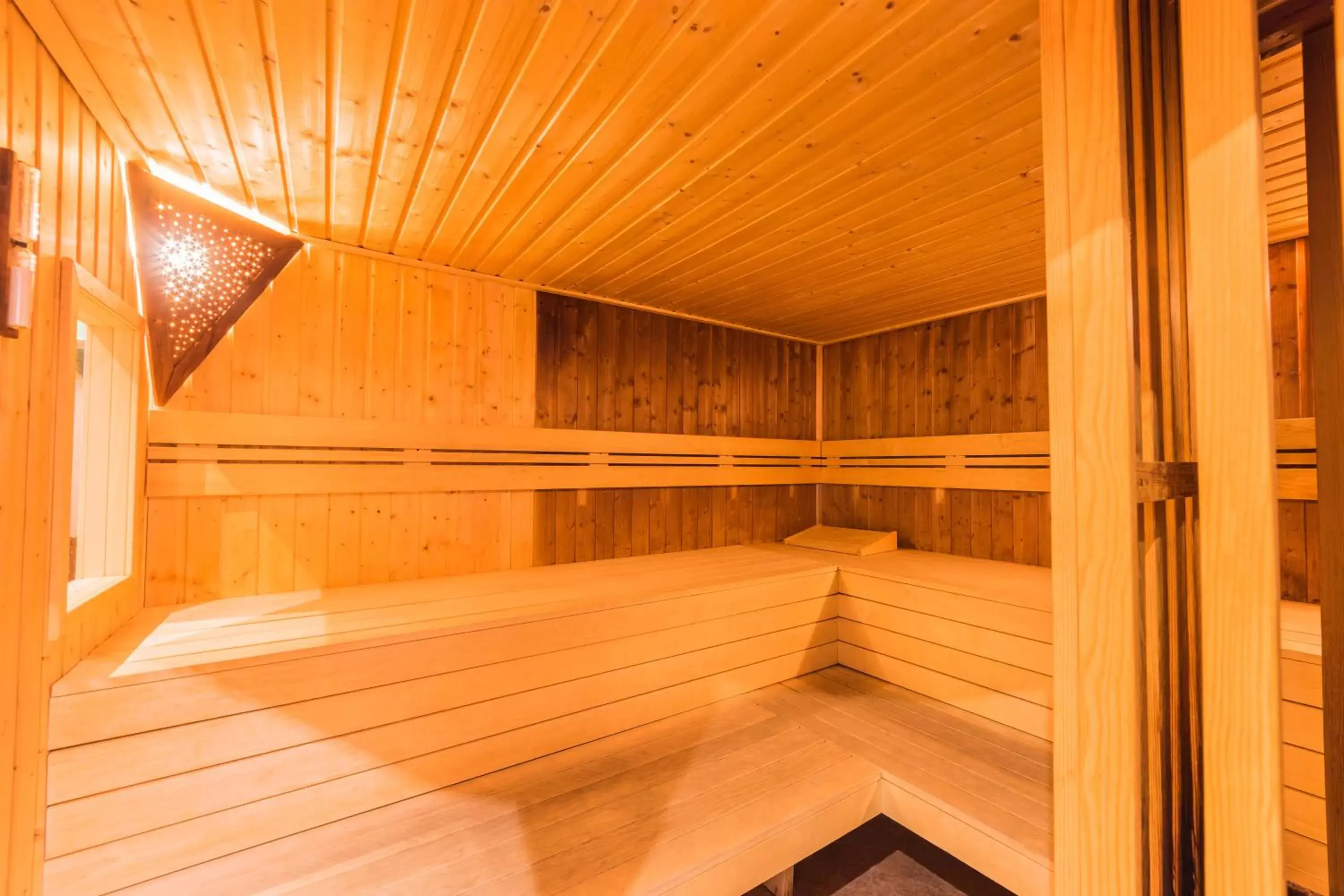 Sauna in Lion's Garden Hotel