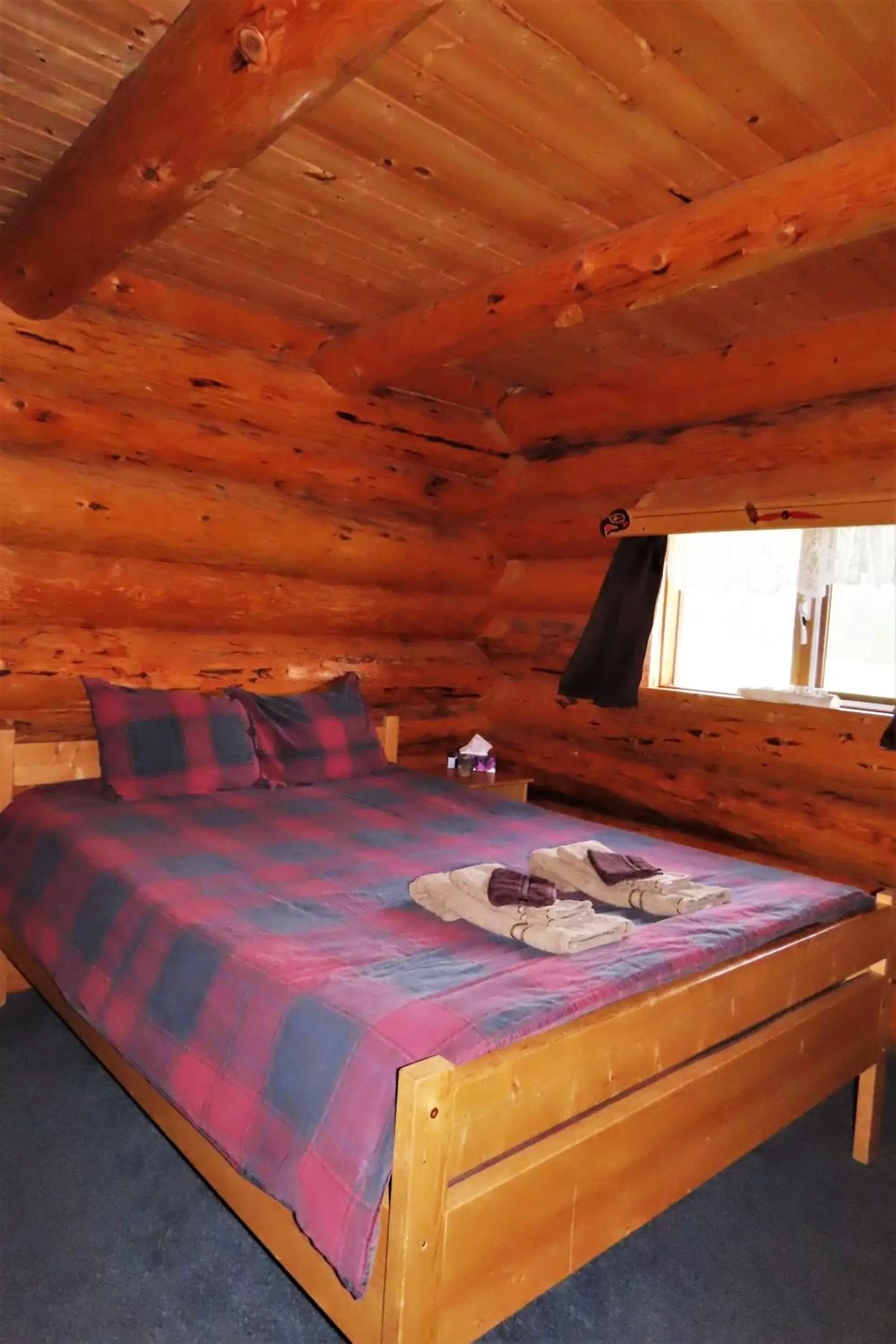 Bedroom, Bed in Rocky Ridge Resort-BC