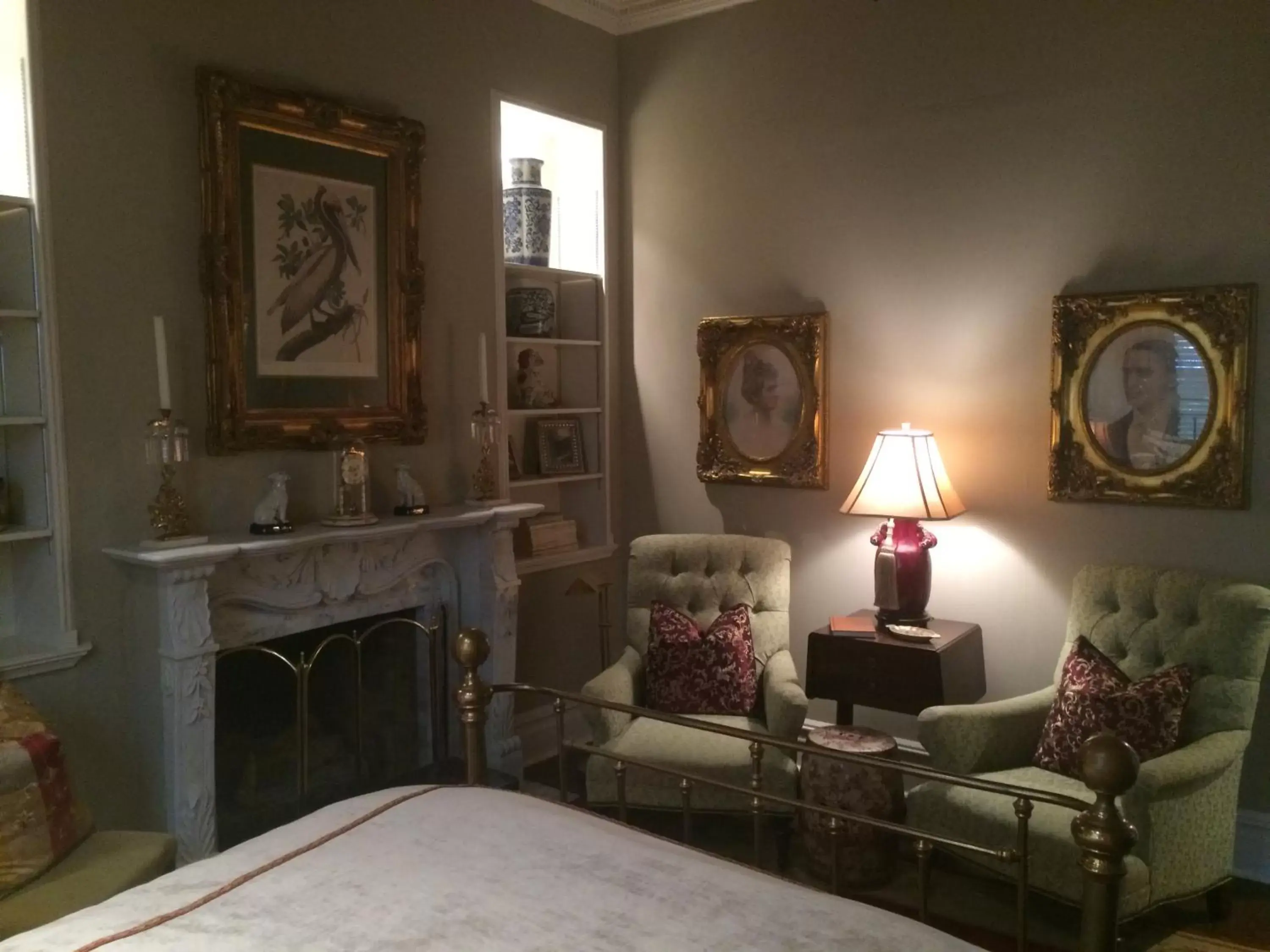 Seating Area in Belle Oaks Inn