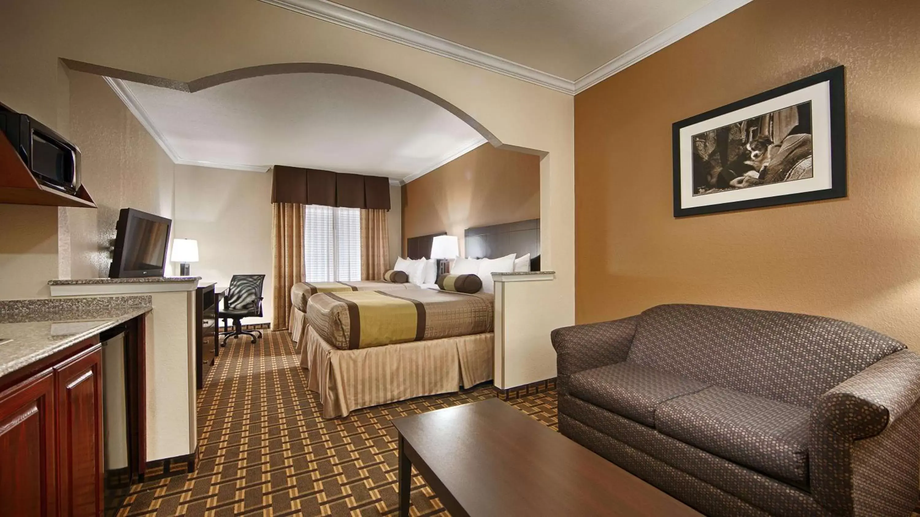 Bathroom, Seating Area in Best Western Plus Cutting Horse Inn & Suites