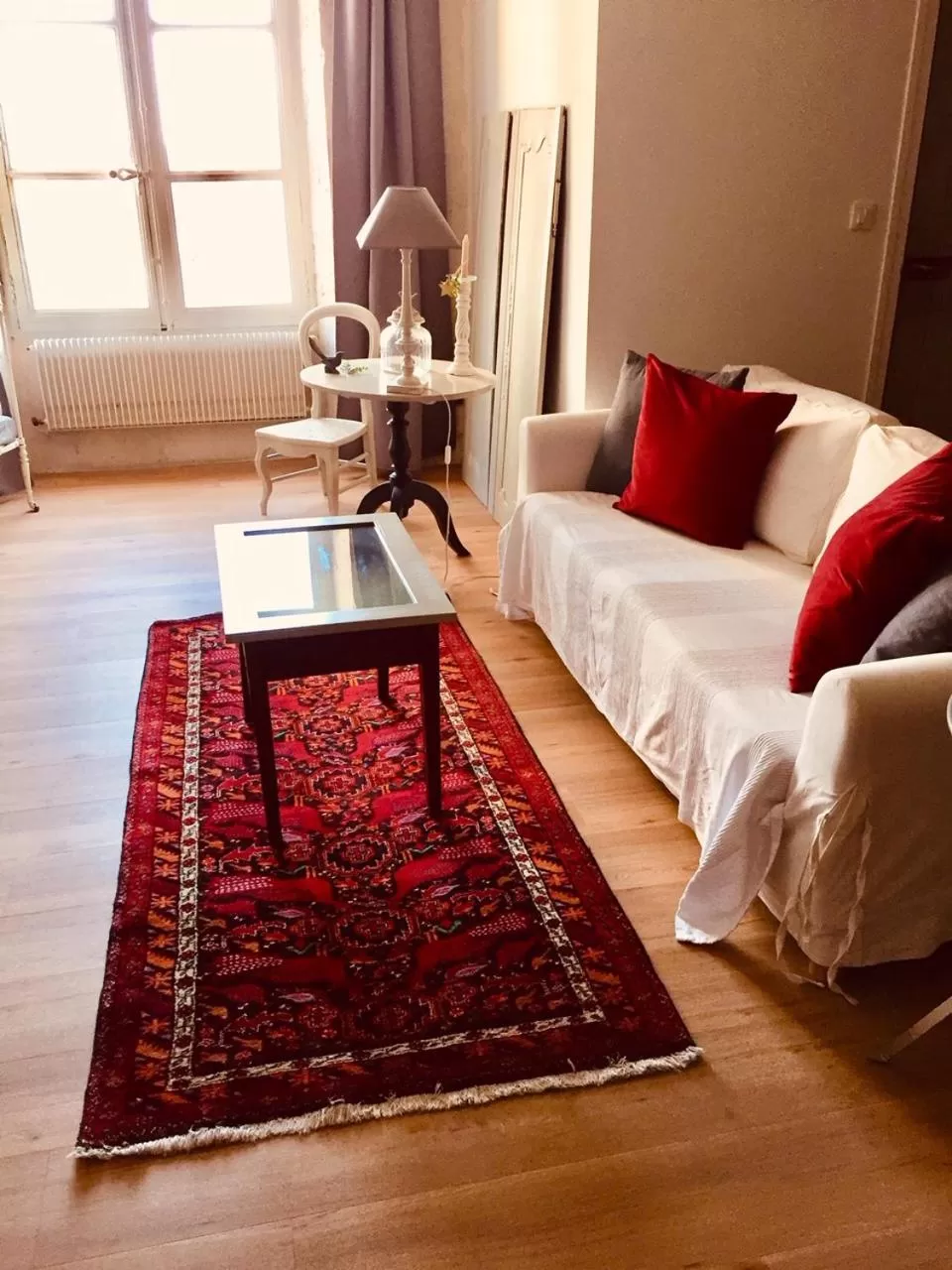 Bed in Au 16 Place Saint Louis