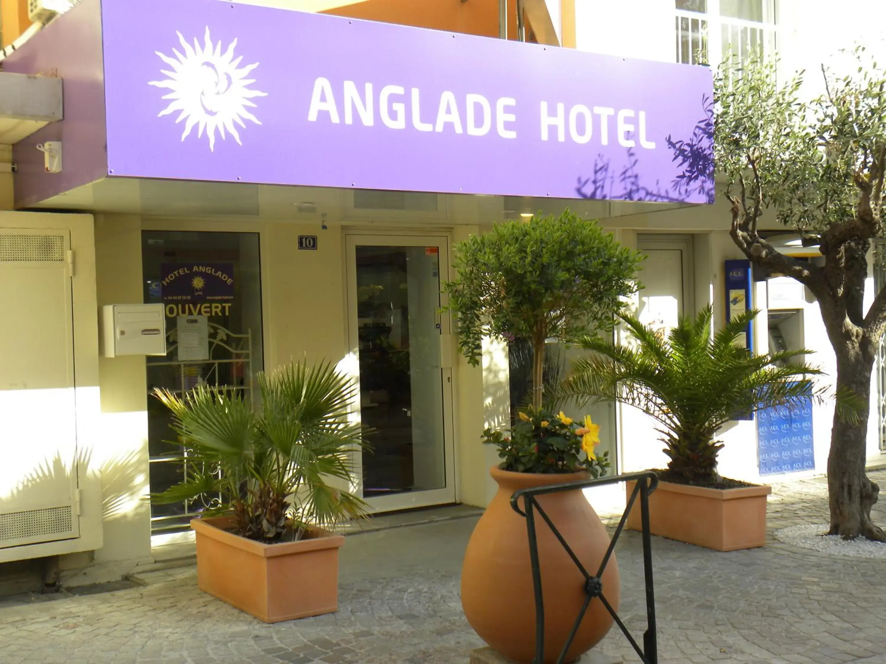 Facade/entrance in Anglade Hotel