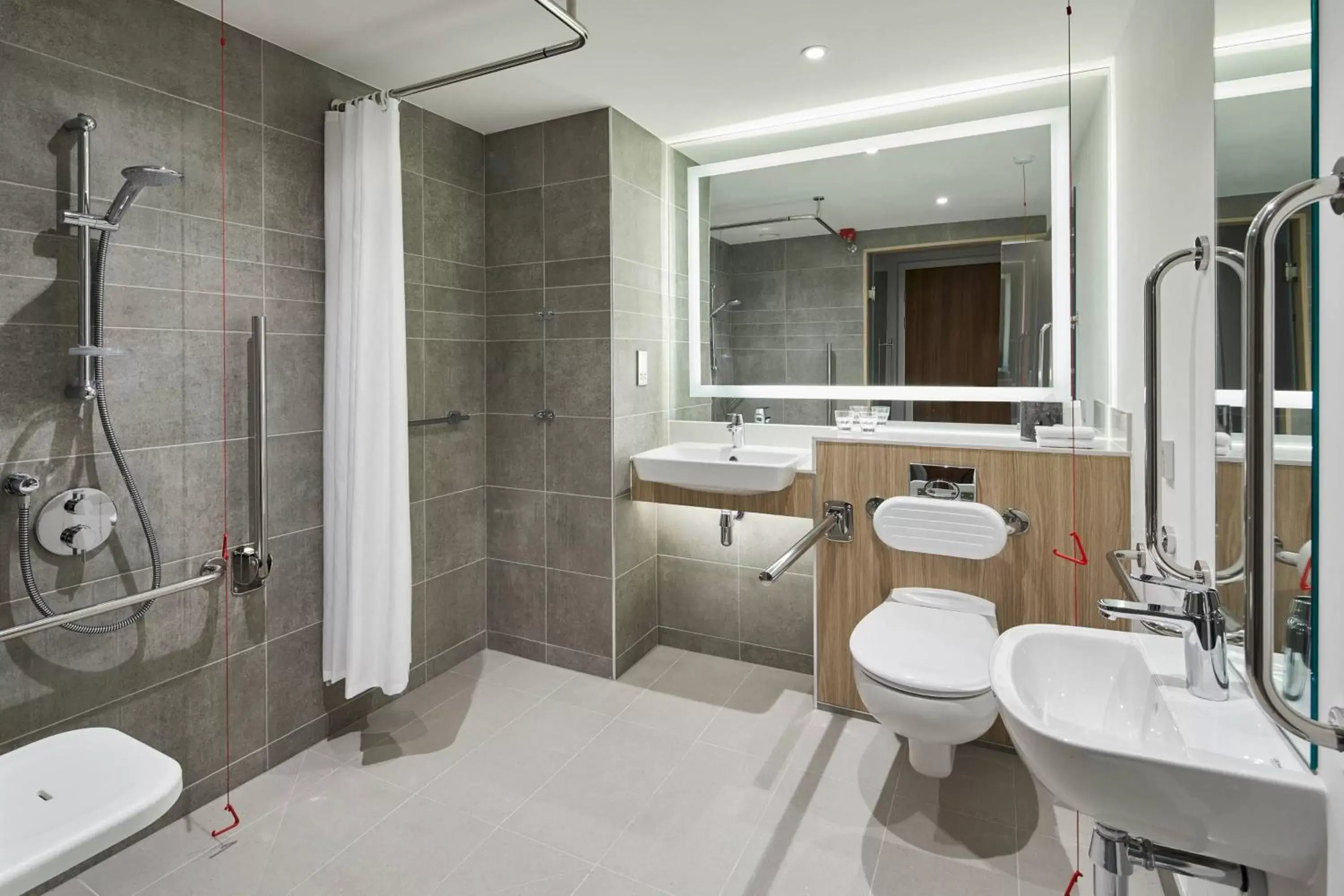 Bathroom in Courtyard by Marriott Keele Staffordshire