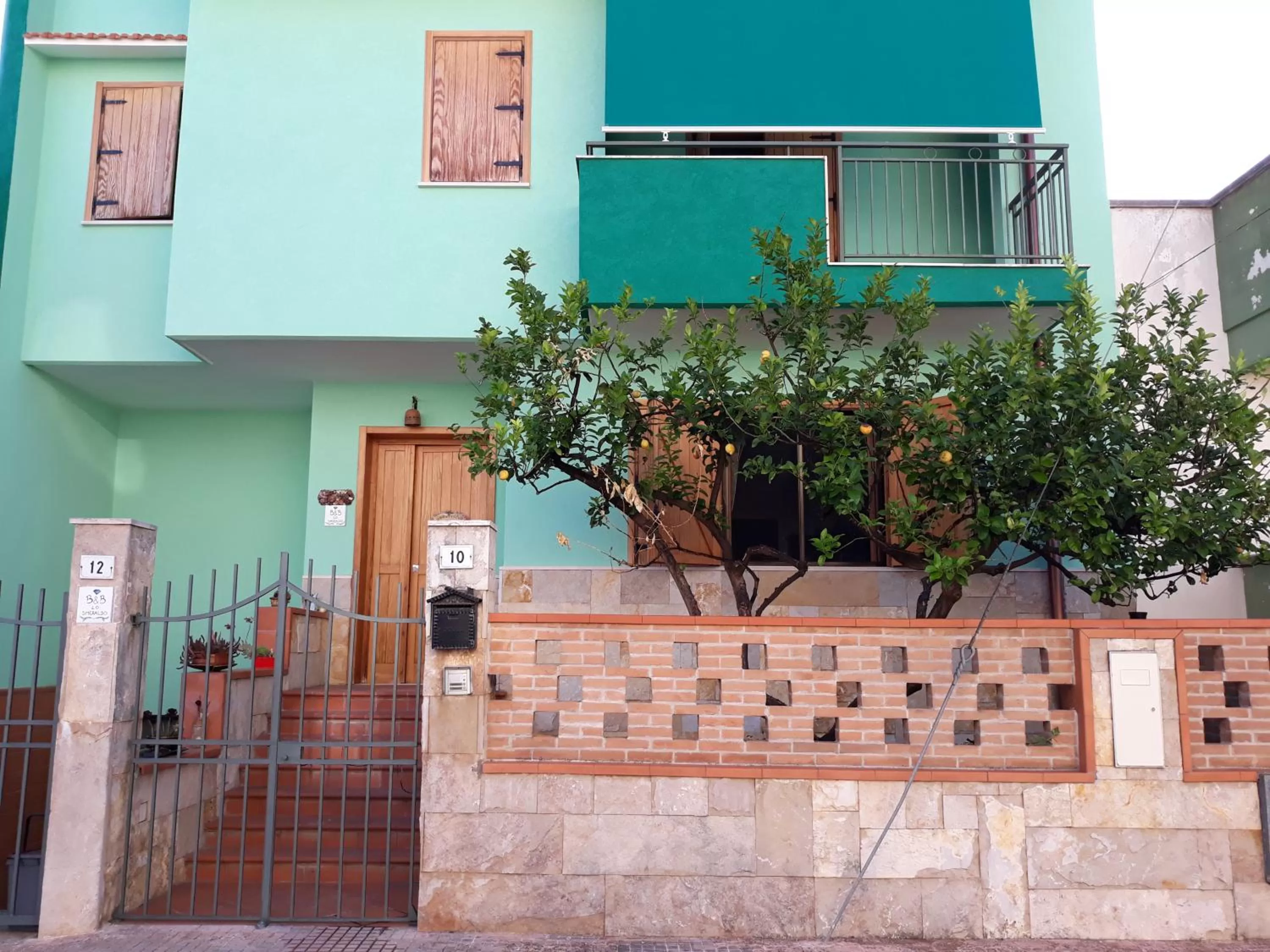 Facade/entrance in B&B Lo Smeraldo