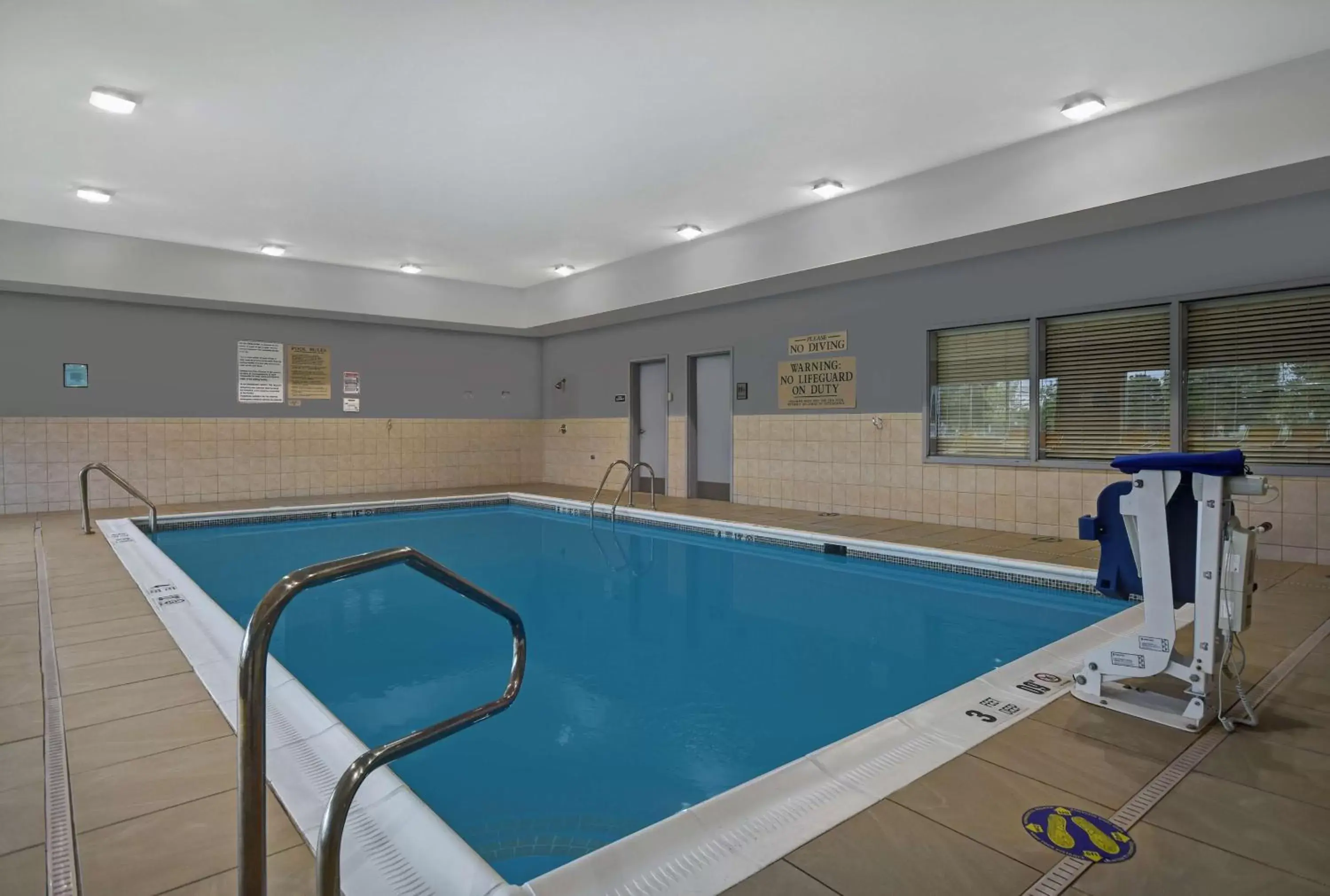 Activities, Swimming Pool in Country Inn & Suites by Radisson, Rochester-University Area, NY