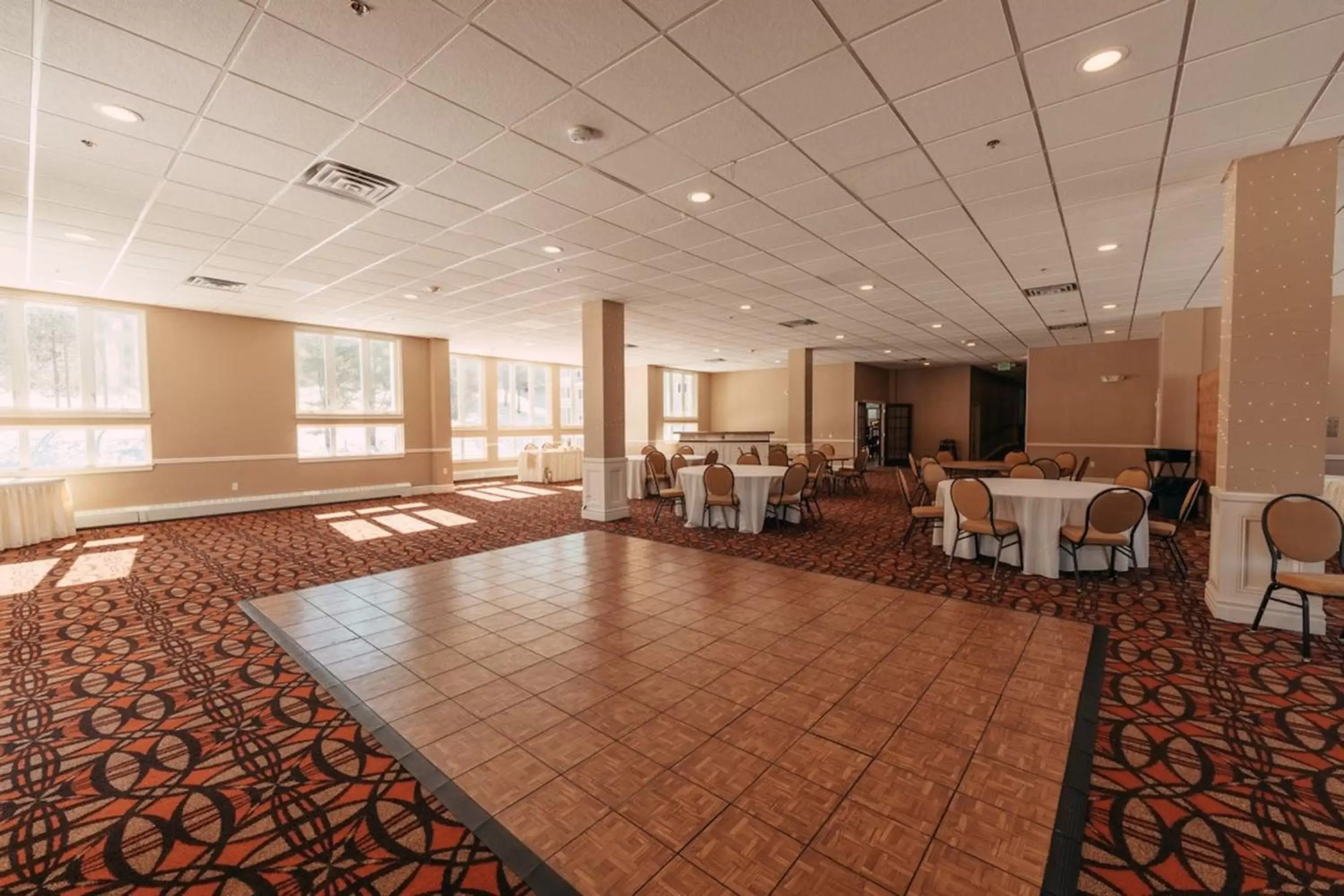 Meeting/conference room, Restaurant/Places to Eat in Holiday Inn Club Vacations Mount Ascutney Resort, an IHG Hotel