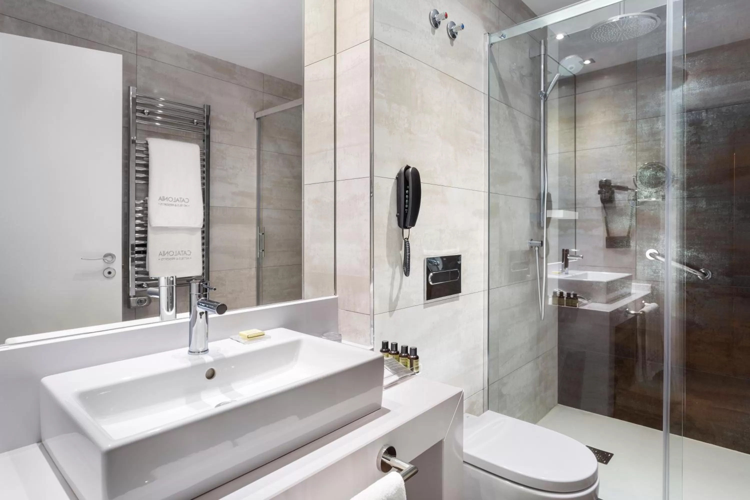 Shower in Catalonia Gran Vía Madrid