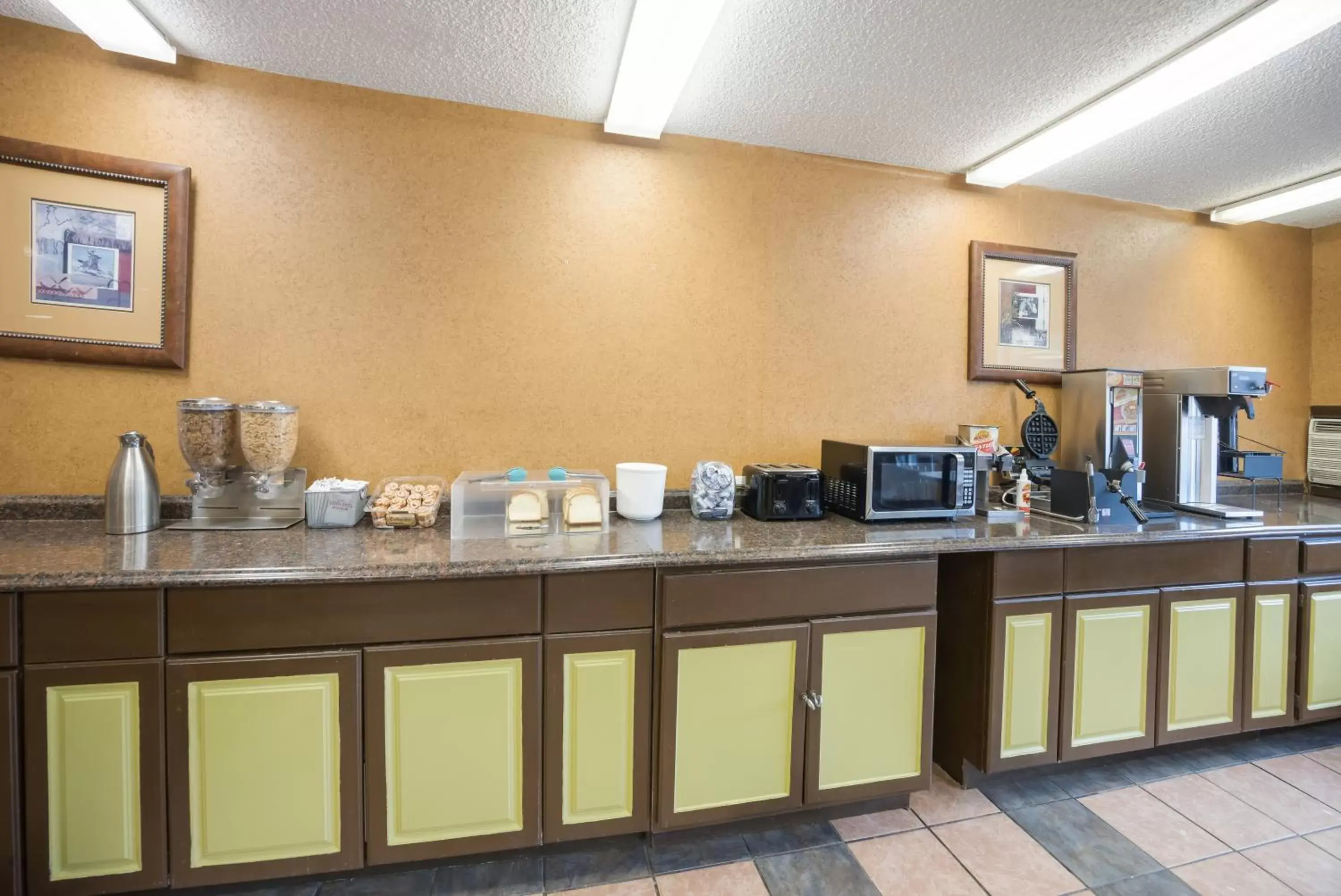 Coffee/tea facilities in Rodeway Inn