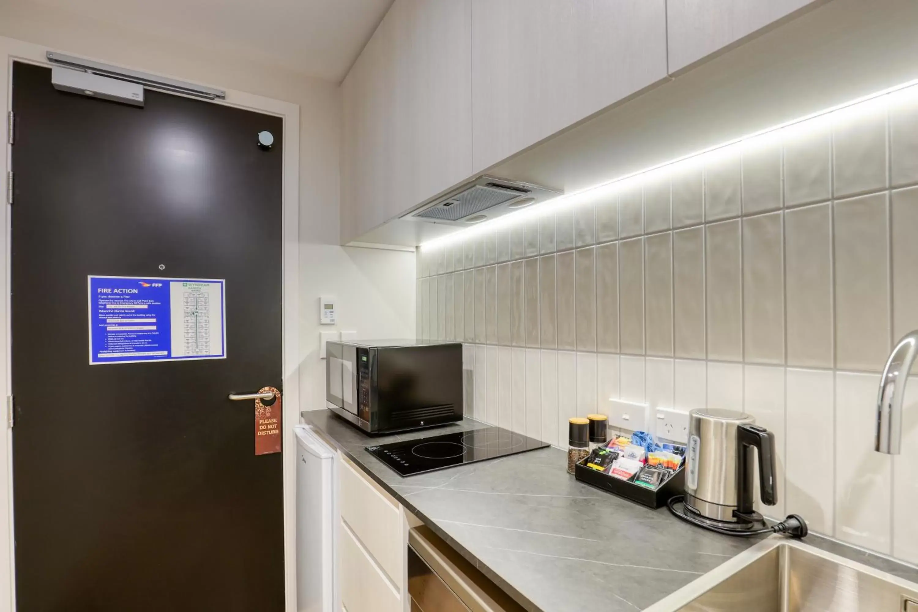 Coffee/tea facilities, Kitchen/Kitchenette in Wyndham Garden Christchurch Kilmore Street