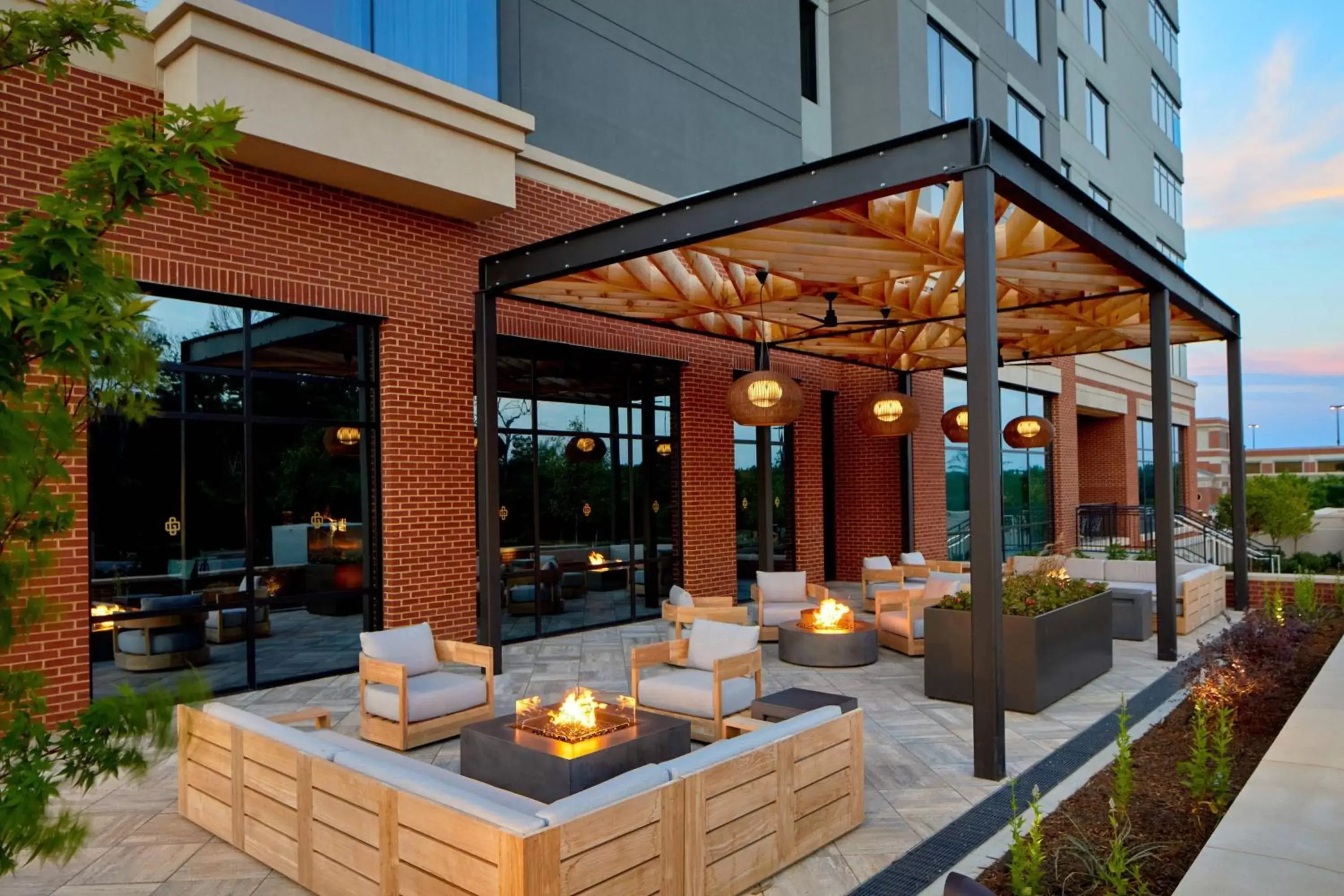 Restaurant/places to eat in UNC Charlotte Marriott Hotel & Conference Center
