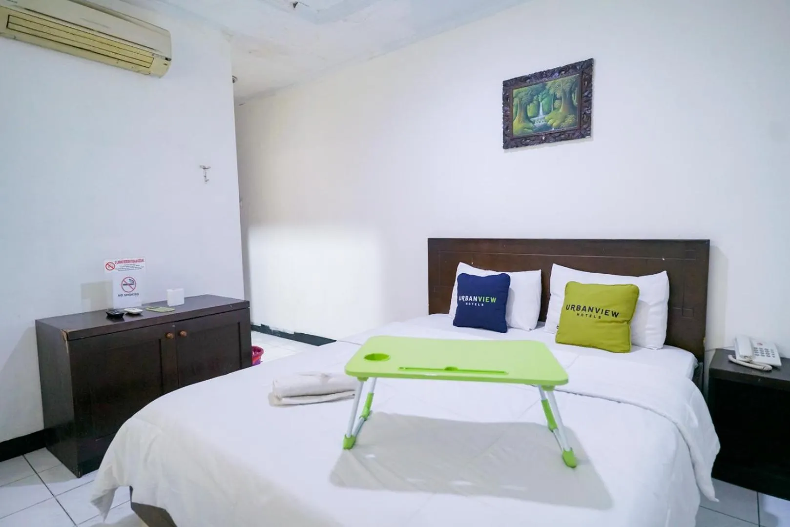 Bedroom, Bed in Urbanview Hotel Bes Mangga Besar by RedDoorz