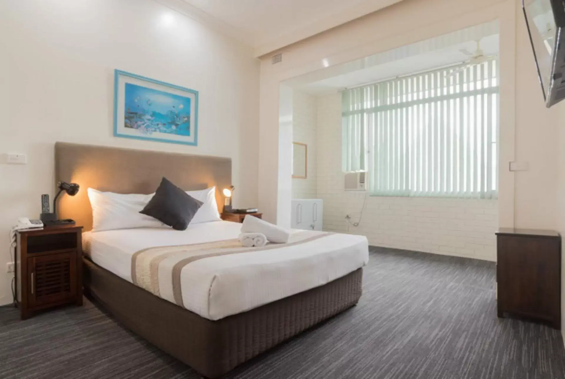 Bed in Sanctuary Resort Motor Inn