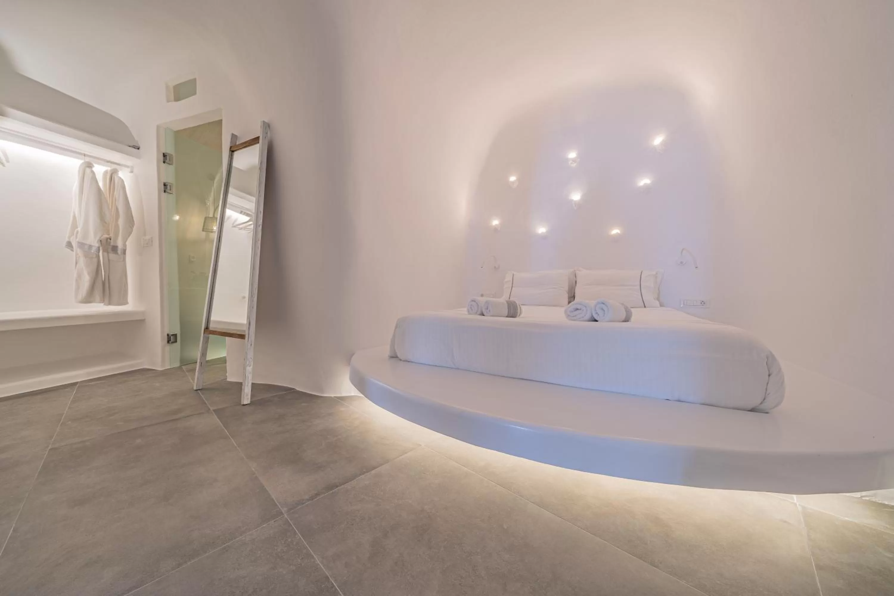 Bed in Eternity Suites Santorini