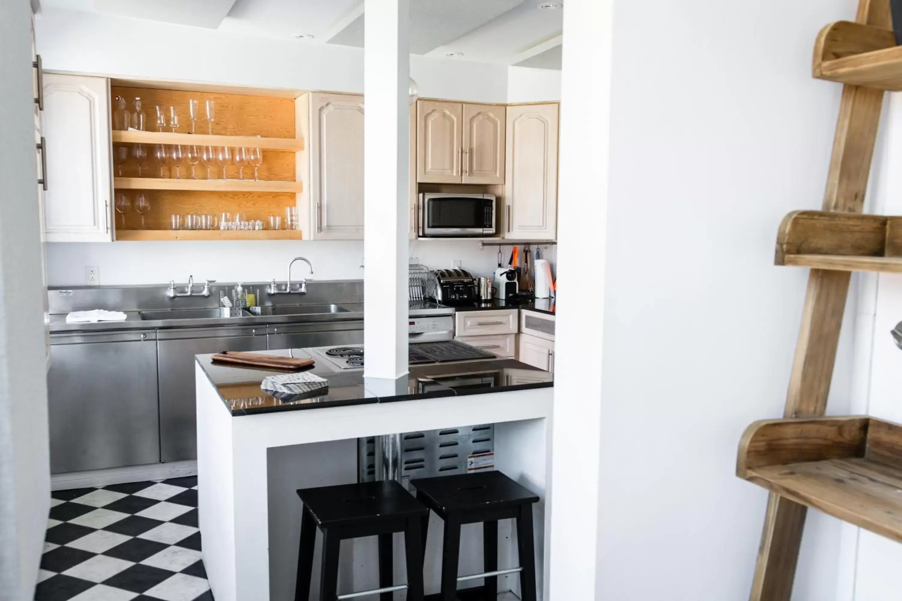 Kitchen or kitchenette, Kitchen/Kitchenette in L'Hotel Particulier Griffintown