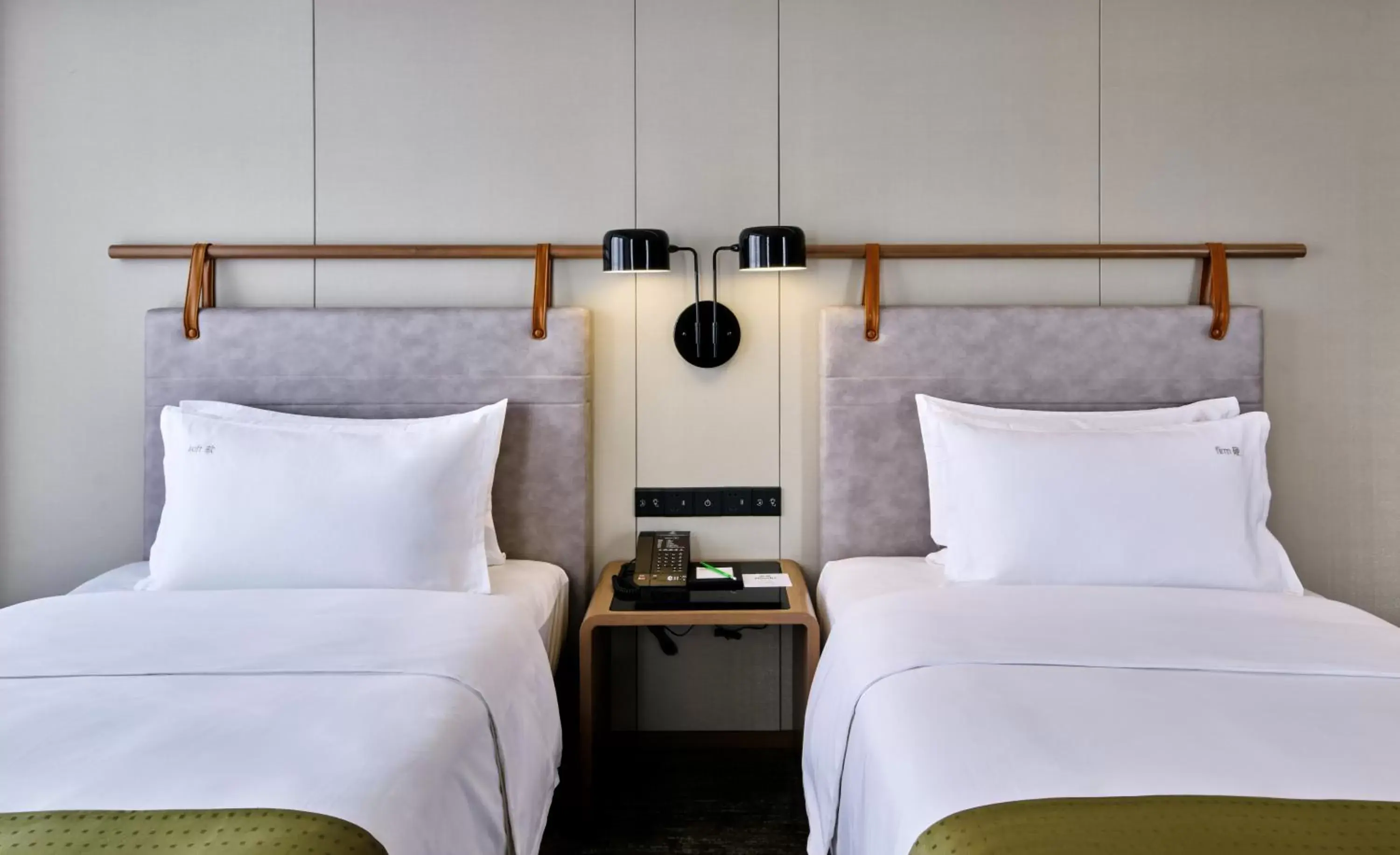 Bed in Holiday Inn Guangzhou South Lake, an IHG Hotel