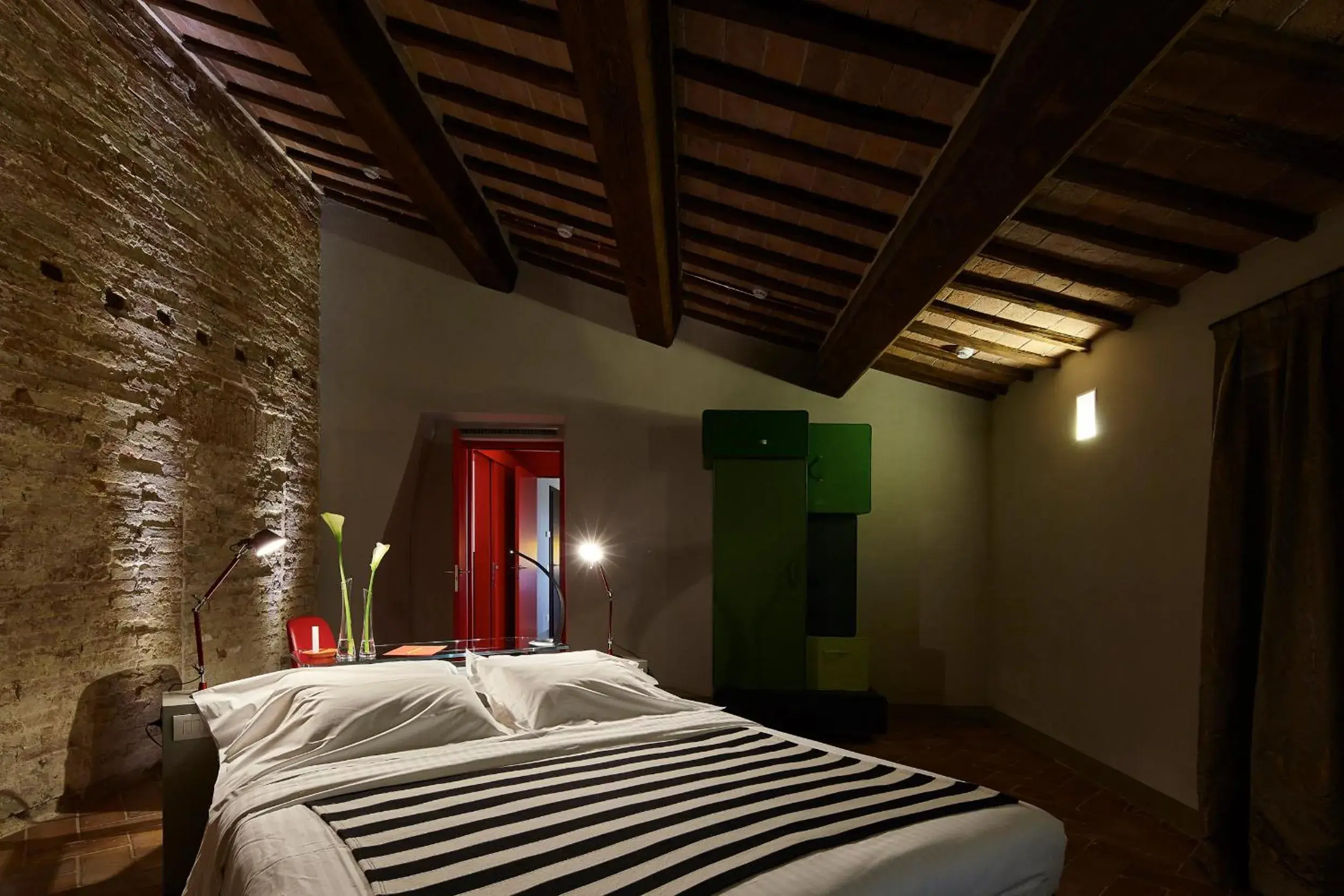 Bed in Palazzetto Rosso - Art Hotel