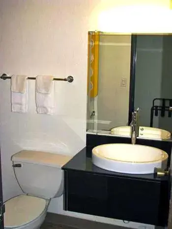 Bathroom in Motel 6-South Haven, KS