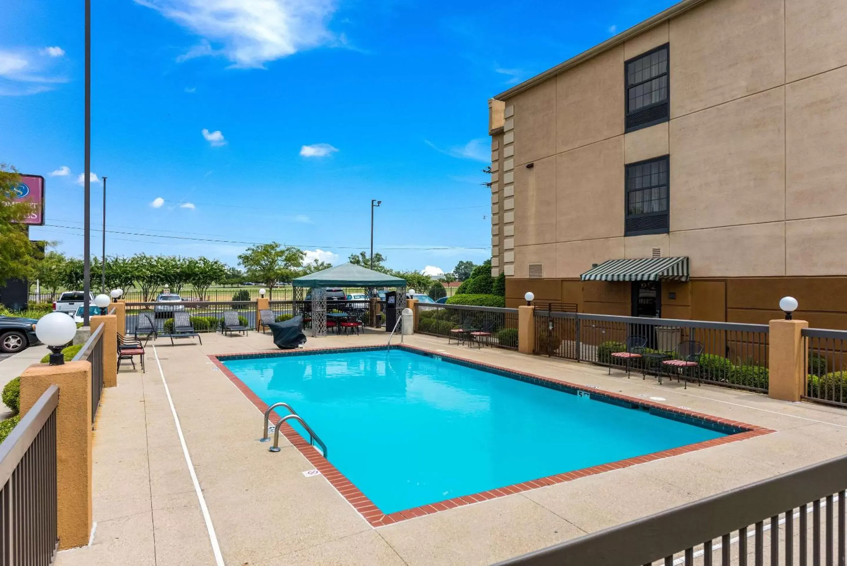 Activities, Swimming Pool in Comfort Suites Monroe