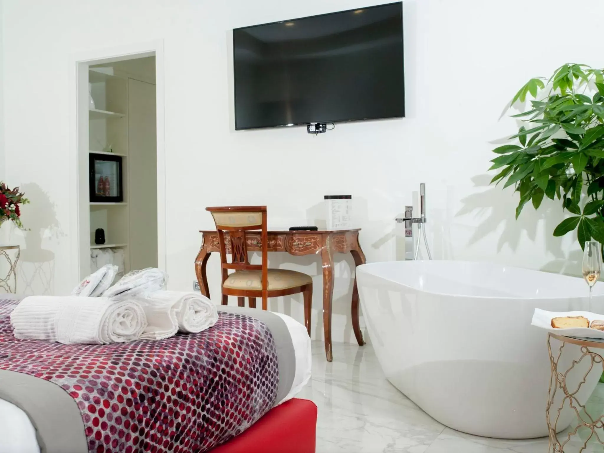 Bedroom, Bed in Palazzo Firenze Bedroom, Bed in Palazzo Firenze