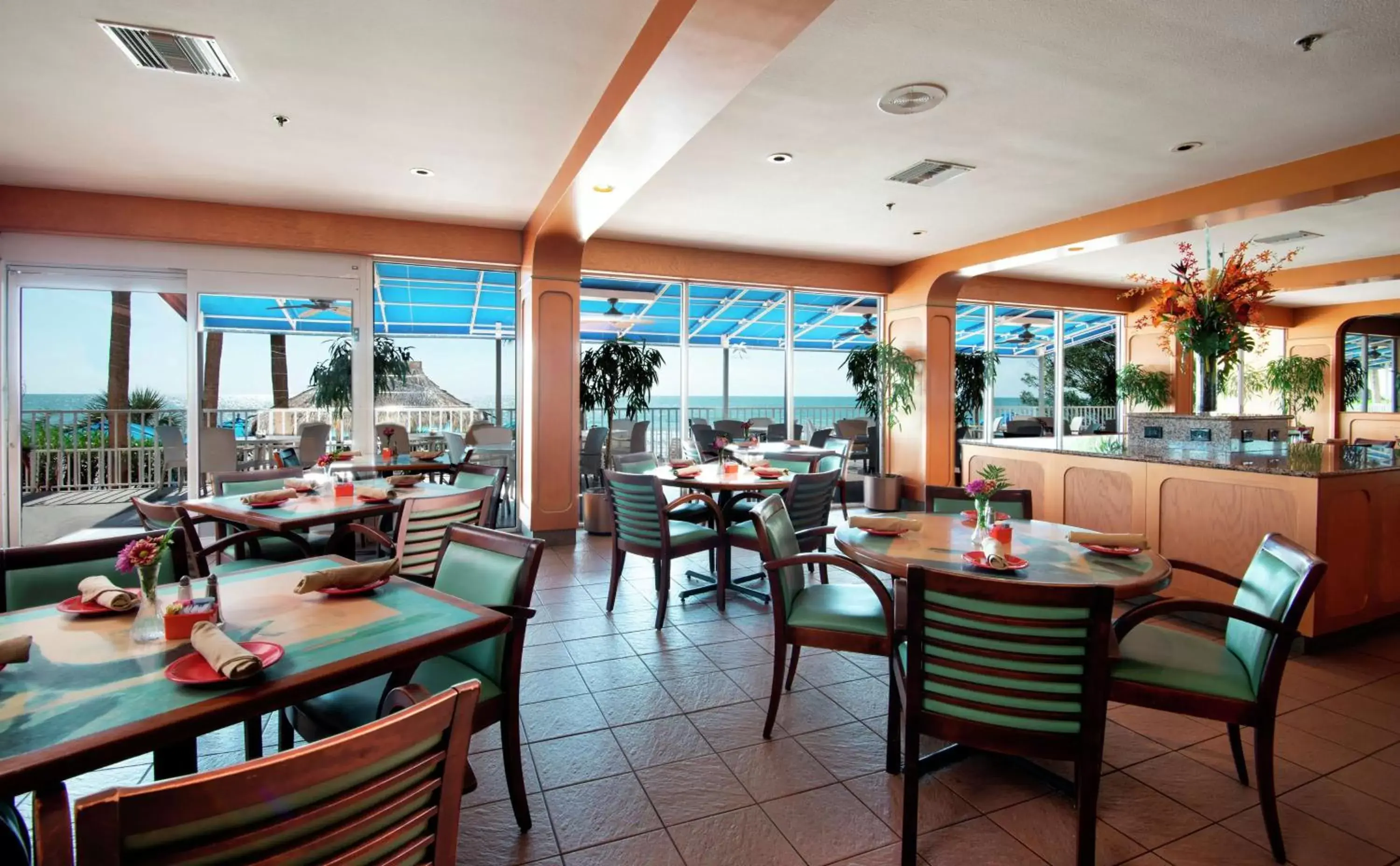 Restaurant/Places to Eat in DoubleTree Beach Resort by Hilton Tampa Bay – North Redington Beach