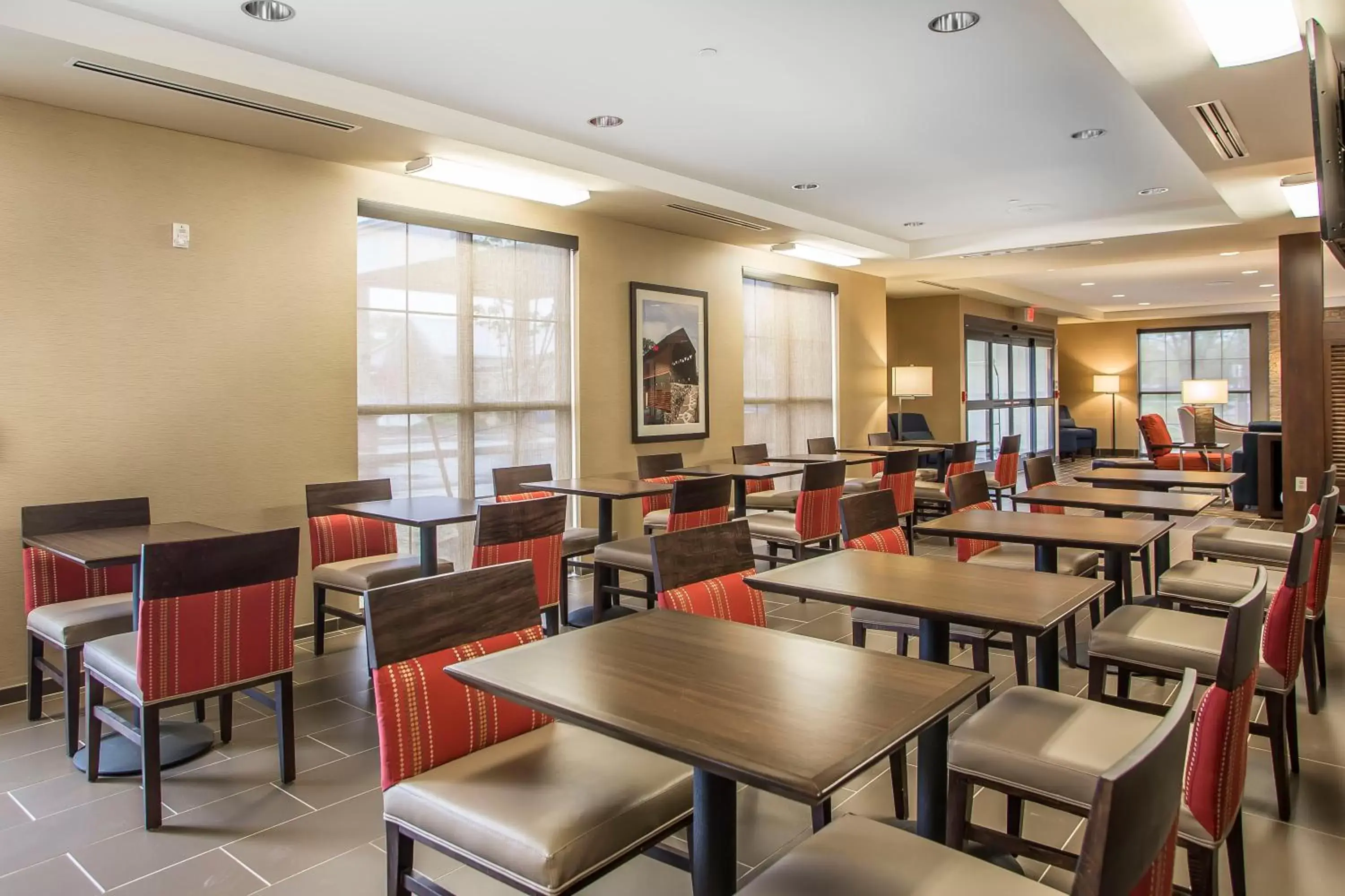 Dining area in Comfort Inn PA Turnpike - I-81