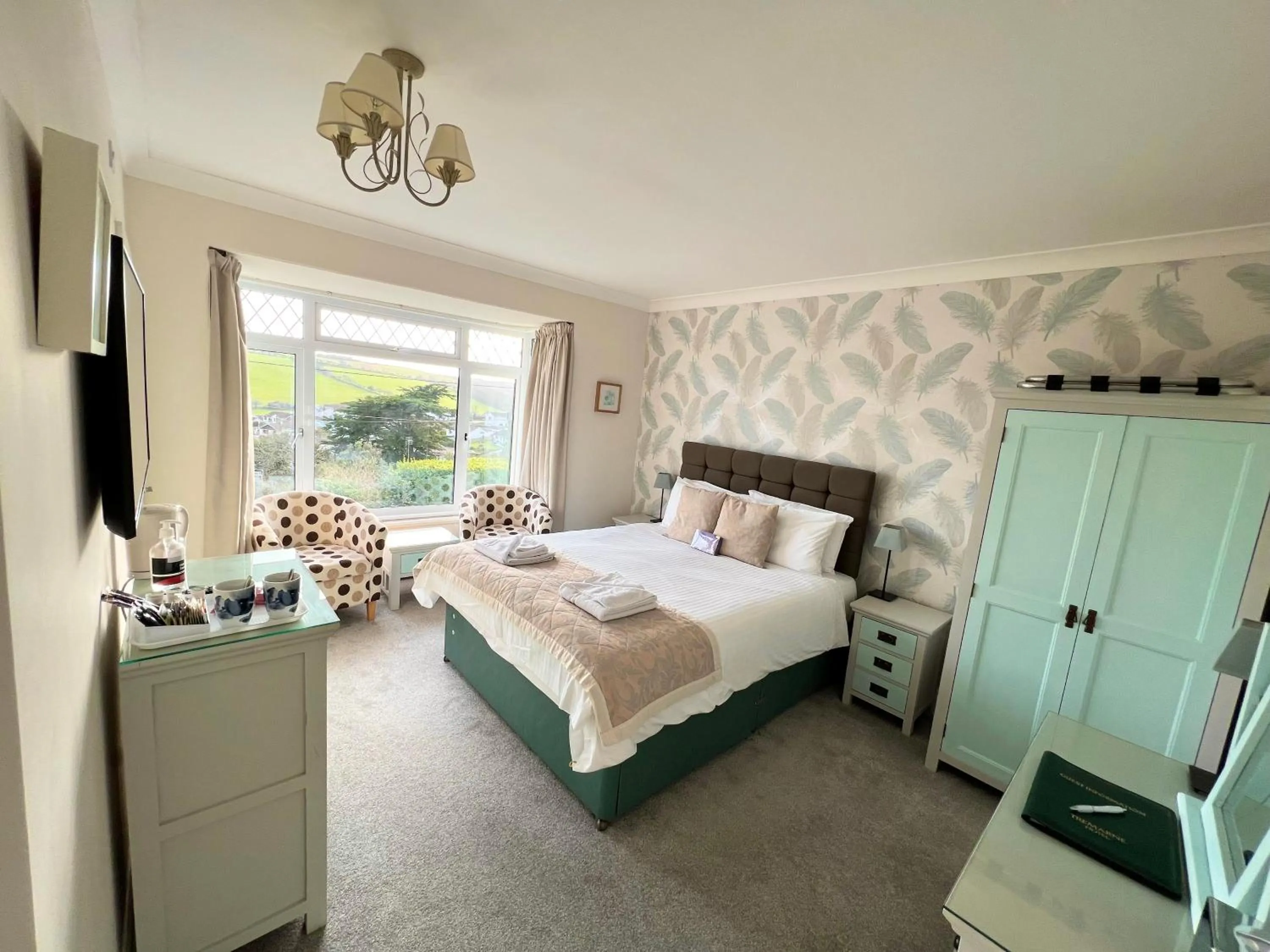 Photo of the whole room, Bed in Tremarne Hotel