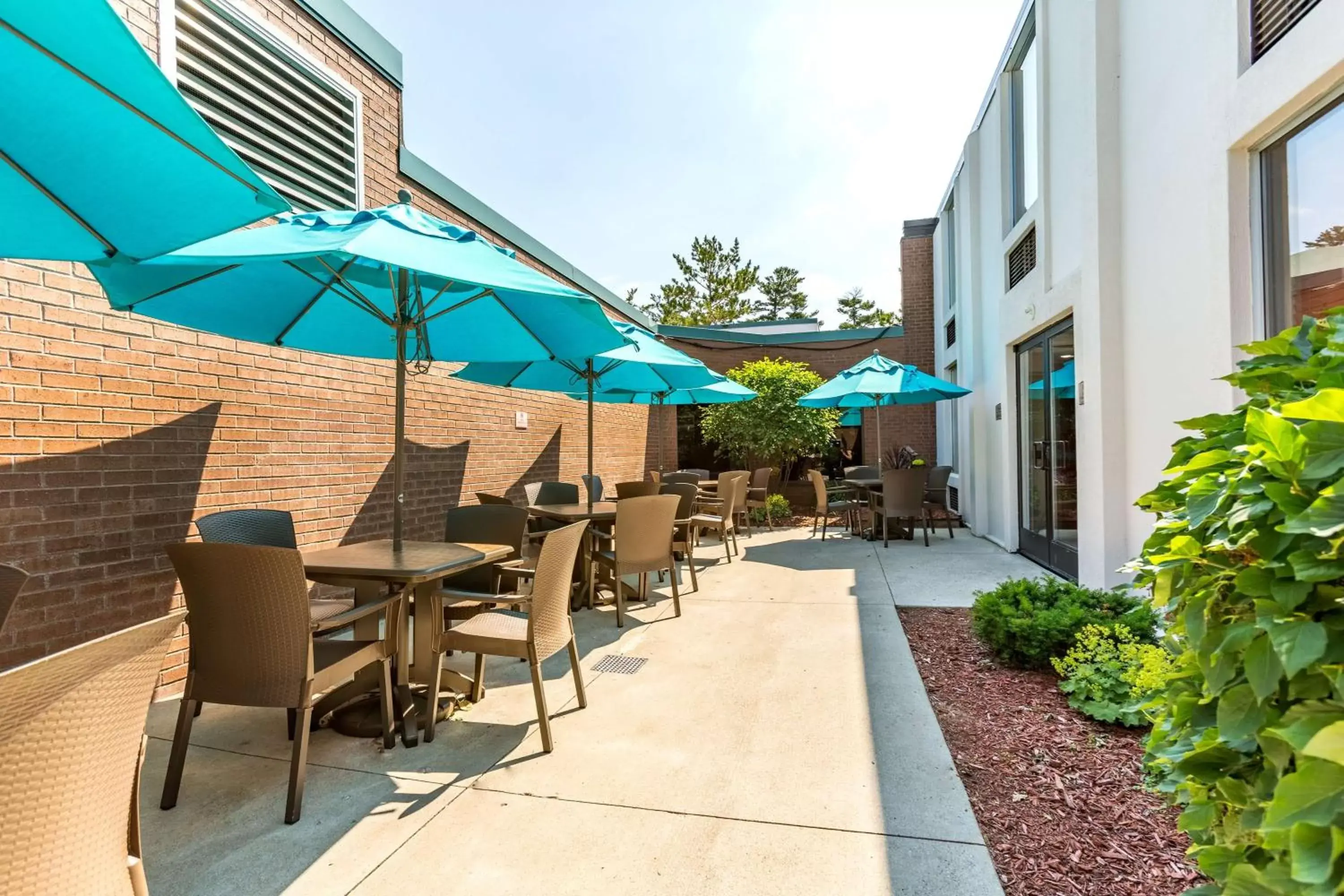 Property building in Country Inn & Suites by Radisson, Traverse City, MI