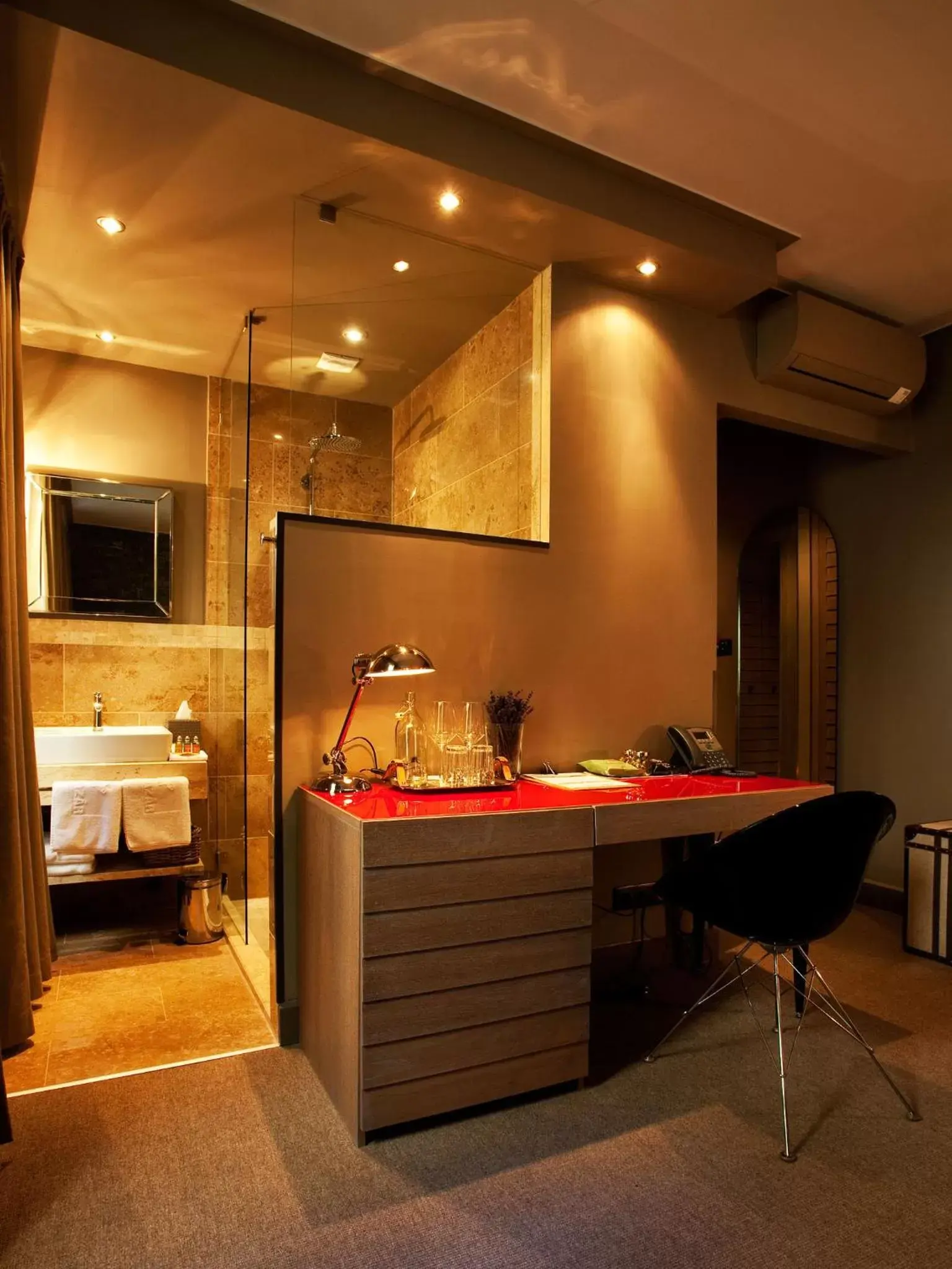 Seating area, Bathroom in BALTAZÁR Boutique Hotel by Zsidai Hotels at Buda Castle