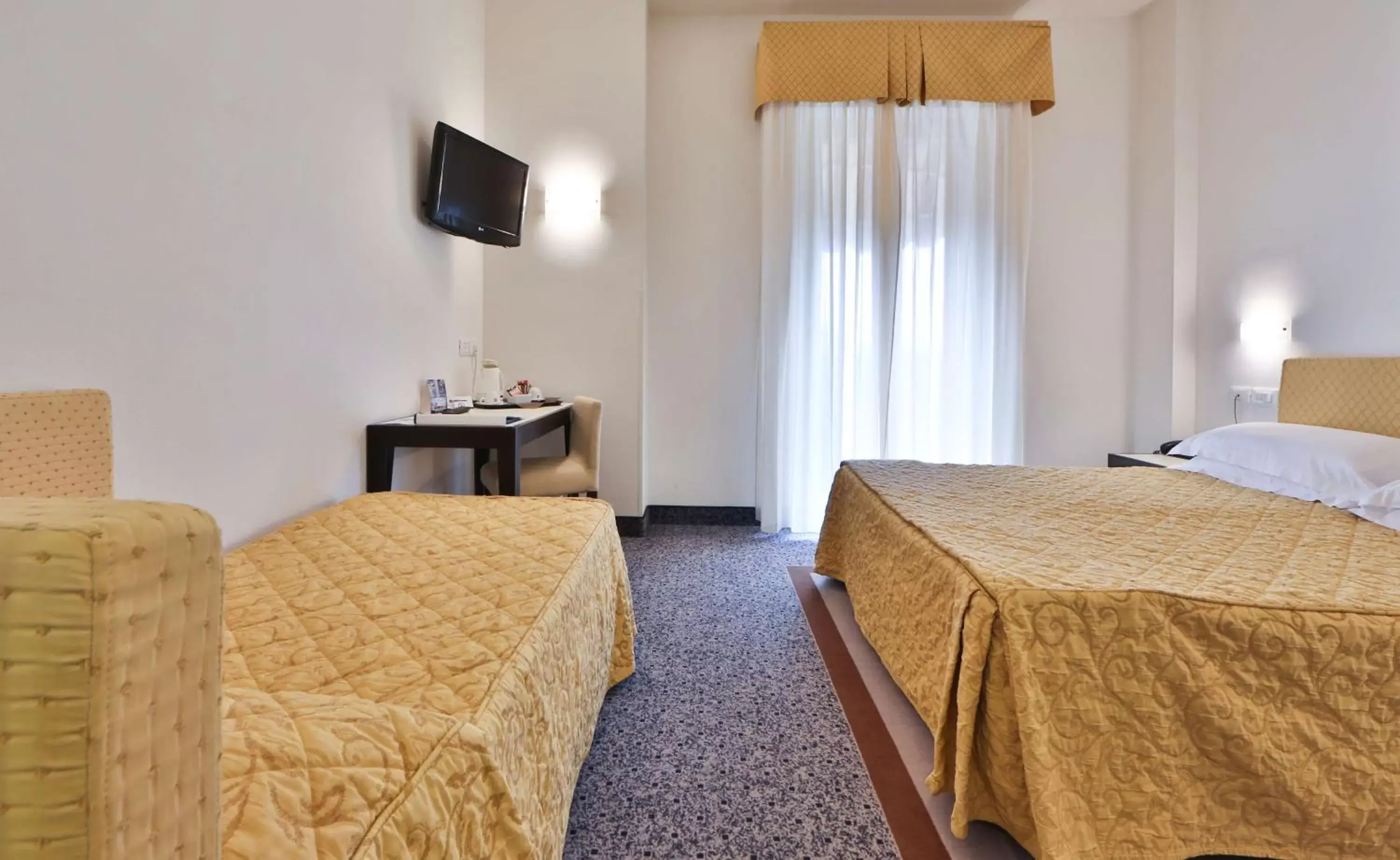 Photo of the whole room, Bed in Best Western Cesena Hotel