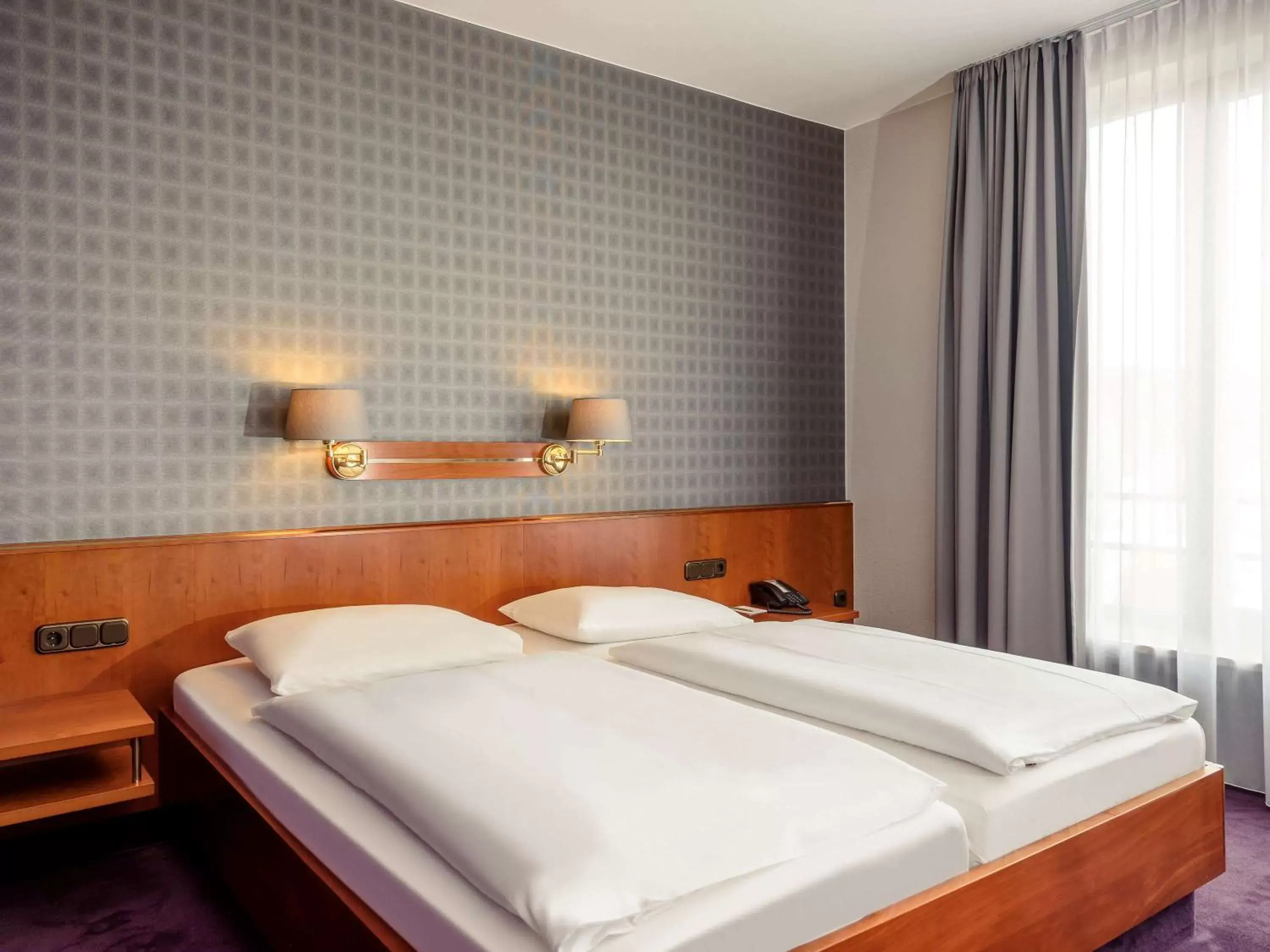 Photo of the whole room, Bed in Mercure Hotel Trier Porta Nigra