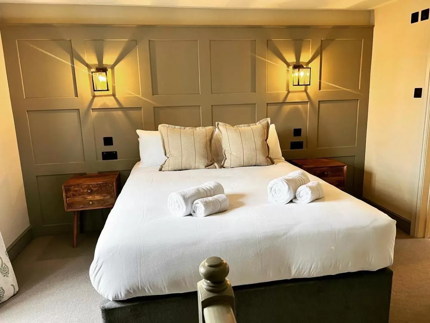 Bedroom, Bed in The Punchbowl Inn