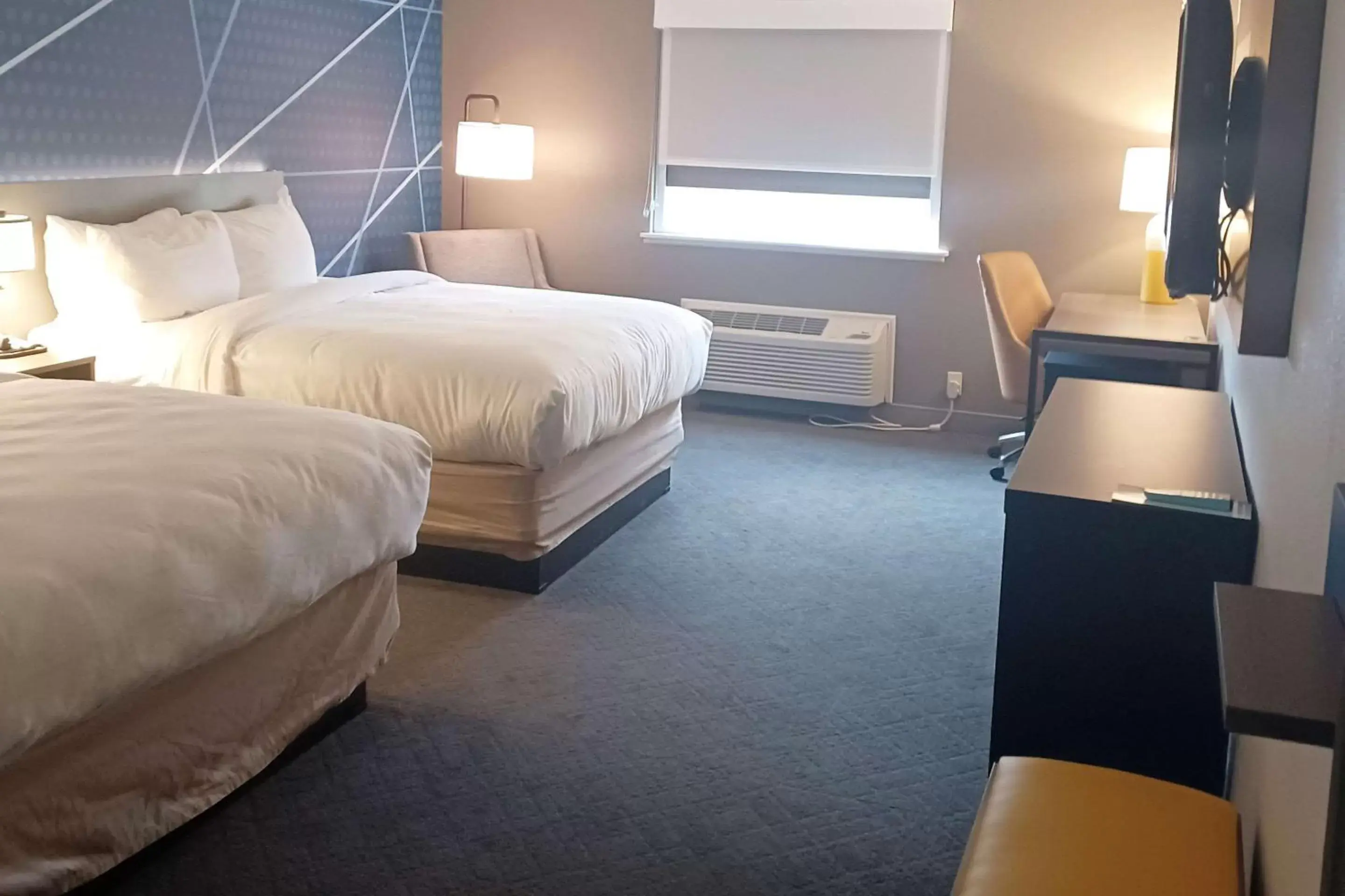 Bedroom, Bed in Comfort Inn Near Indiana Premium Outlets