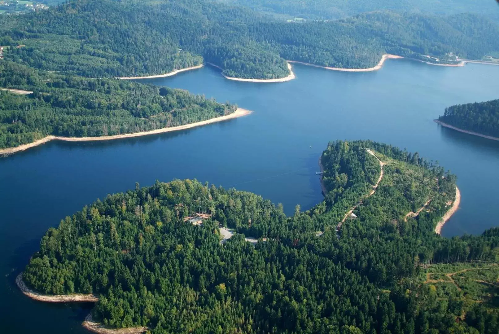 Property building, Bird's-eye View in Le Jolis Bois