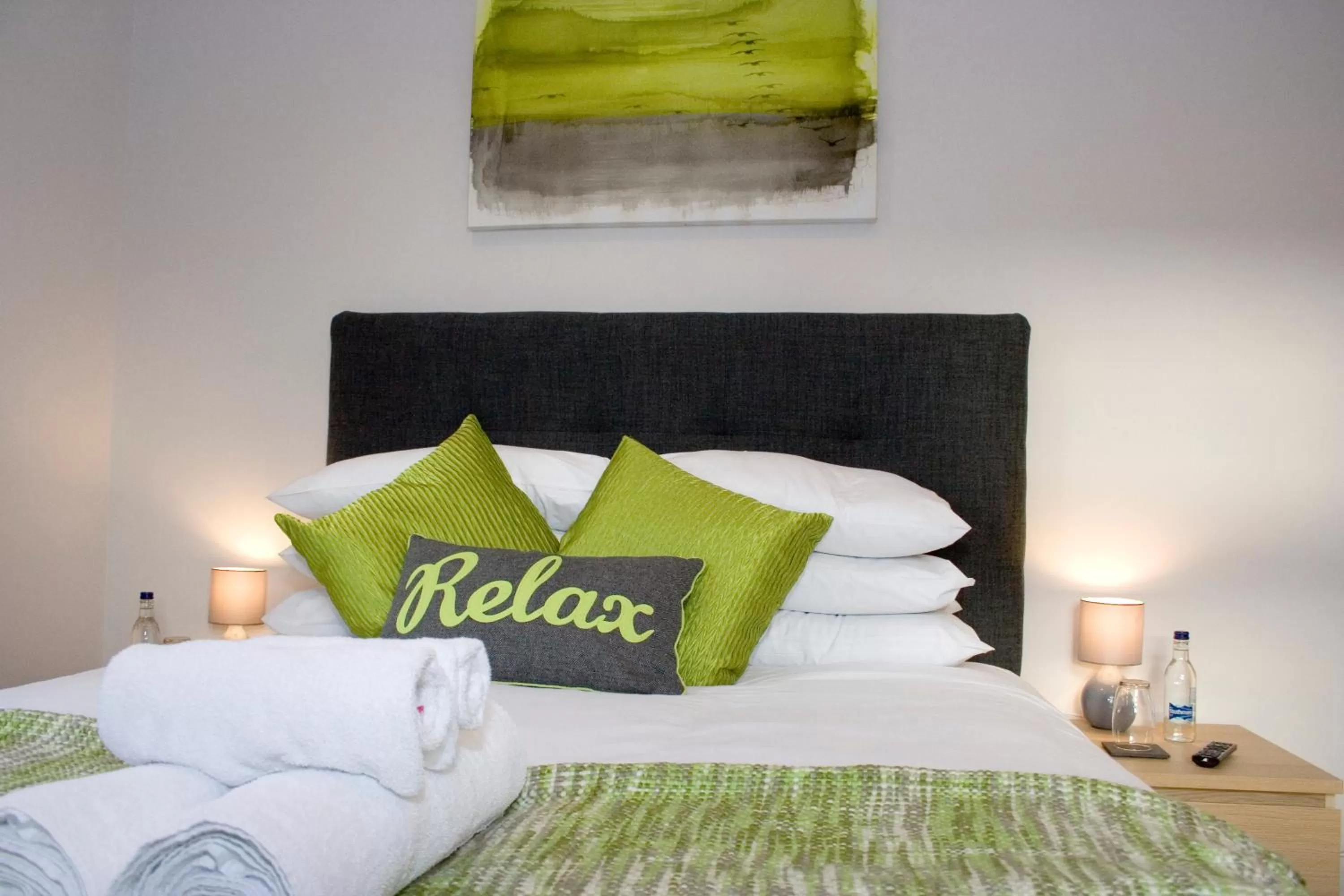 Bedroom, Bed in The Wheatsheaf