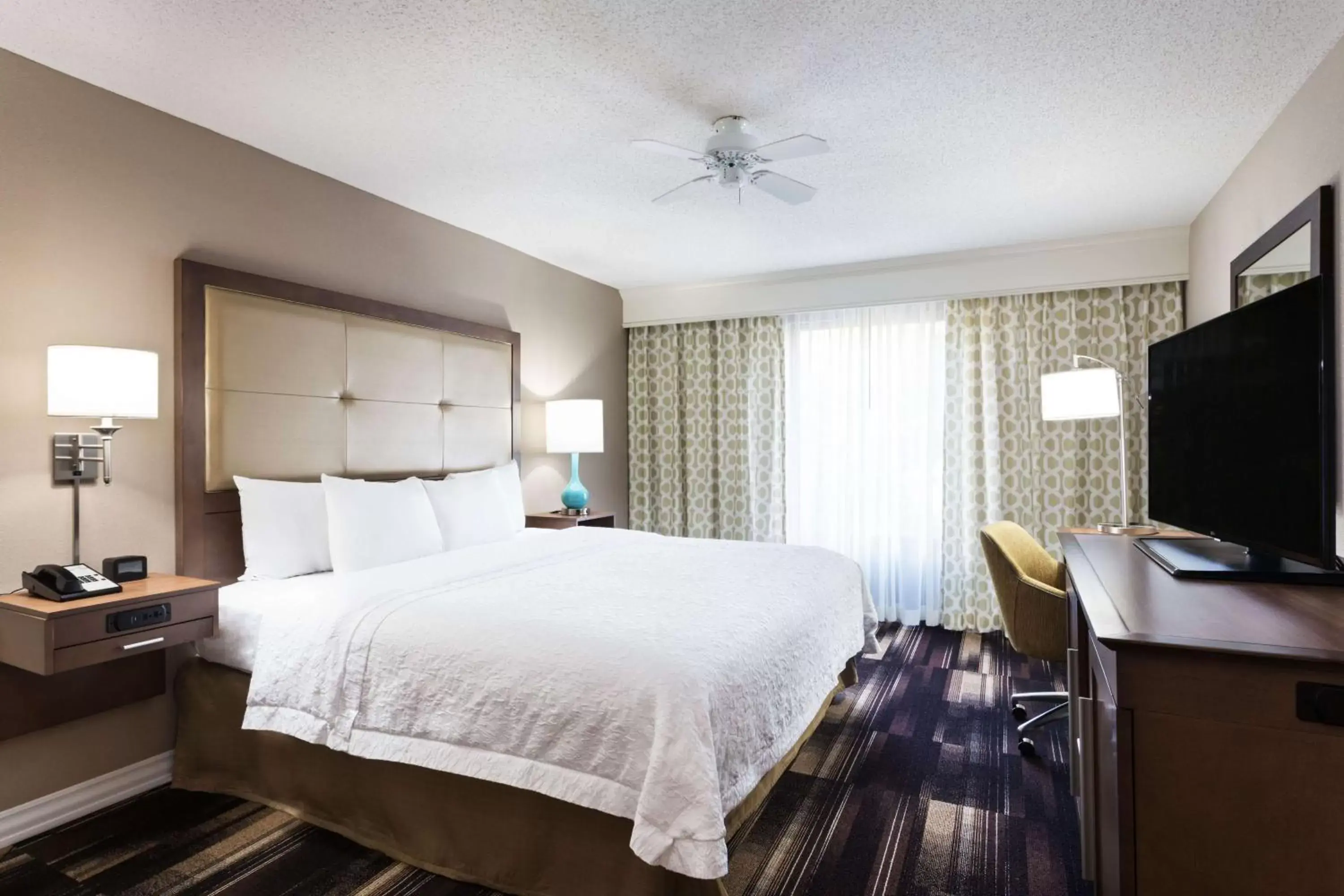 Bed in Hampton Inn & Suites Atlanta/Duluth/Gwinnett