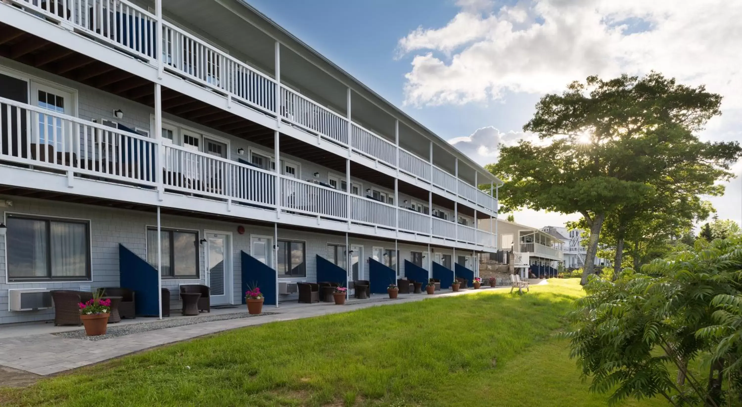 Balcony/Terrace, Property Building in Atlantic Oceanside Hotel & Conference Center